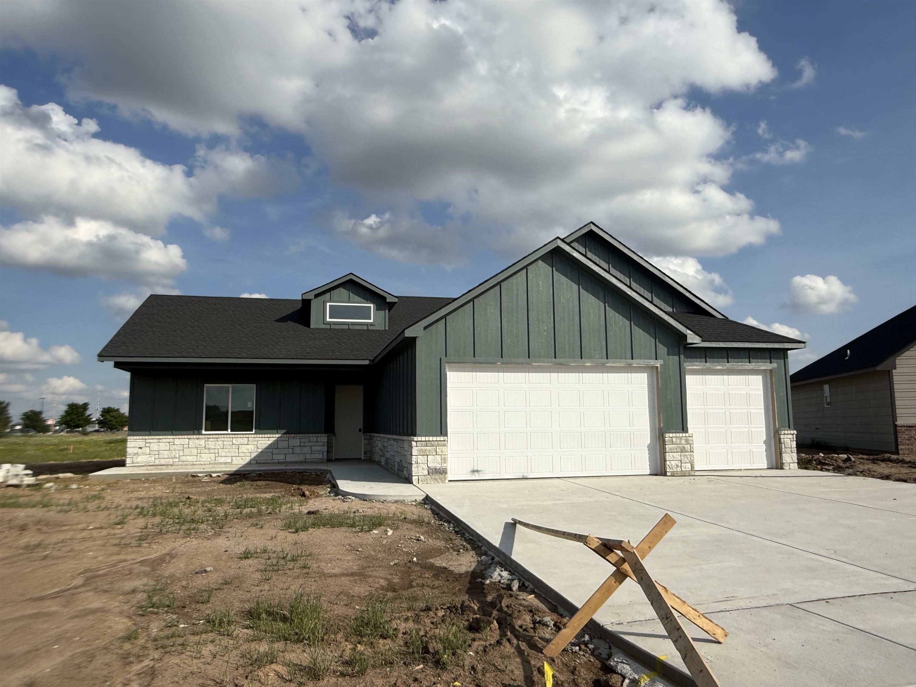 870 N Main Property Photo 1