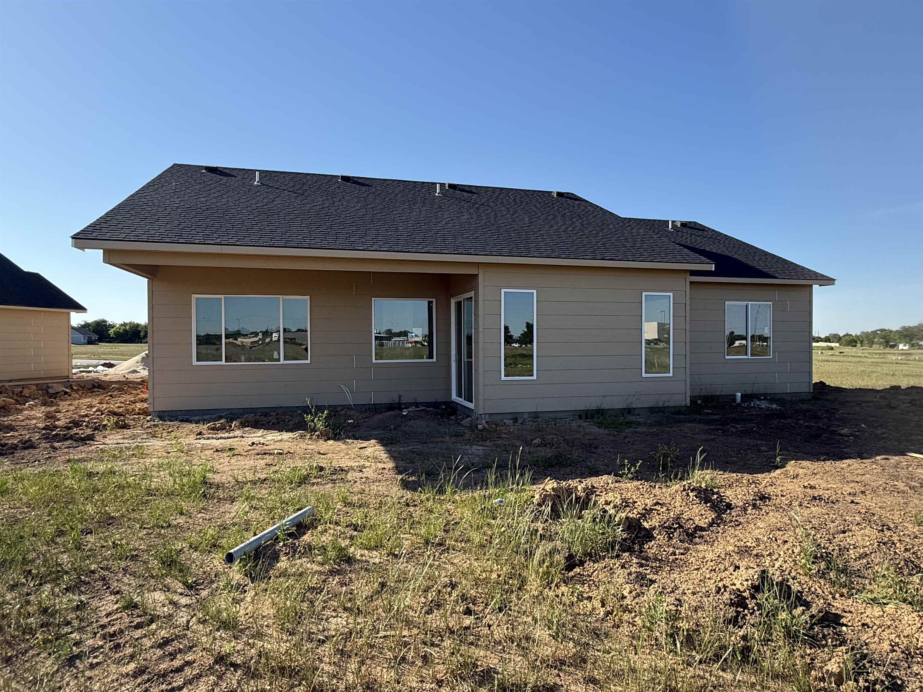 870 N Main Property Photo 2