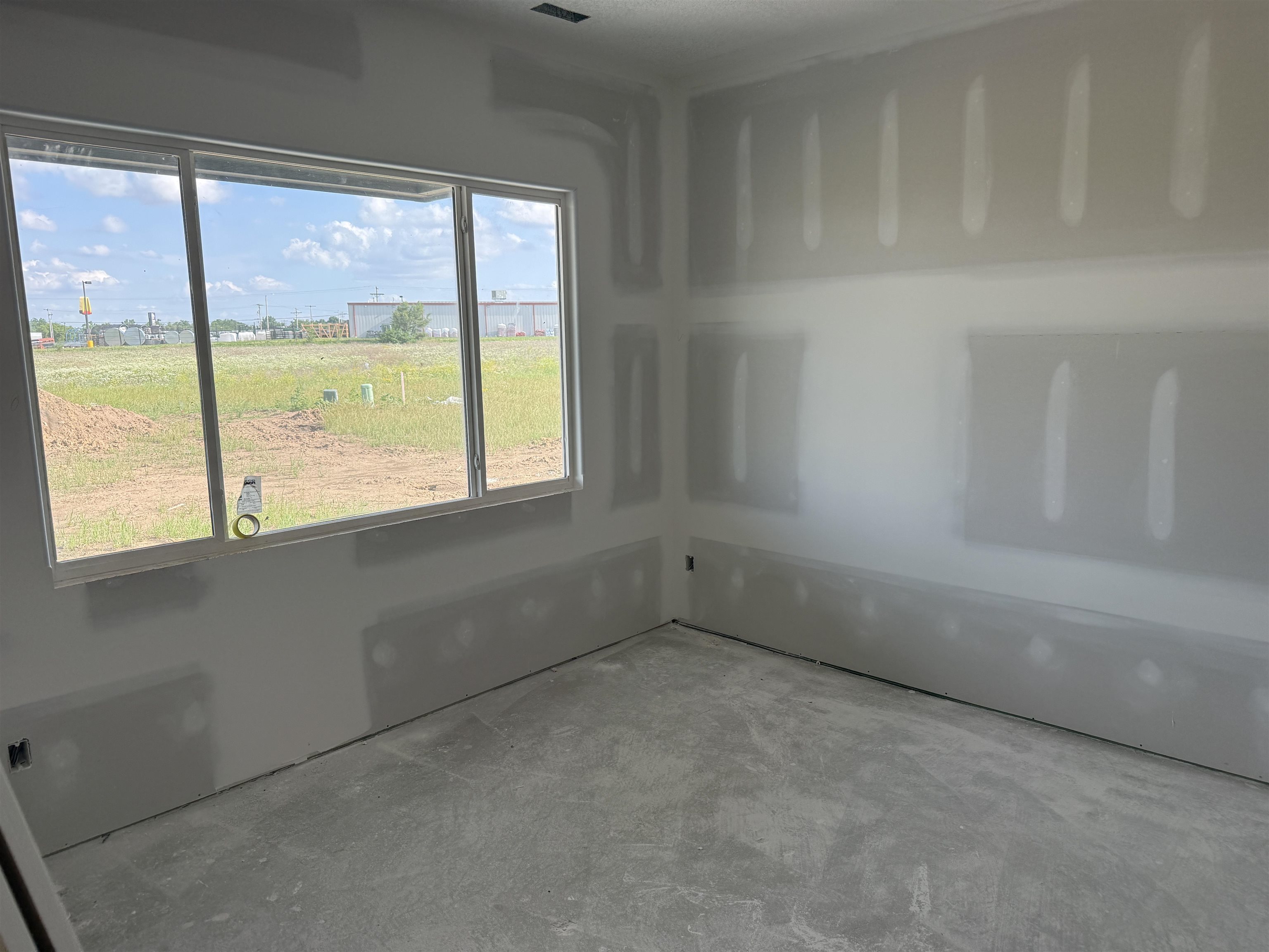 870 N Main Property Photo 8
