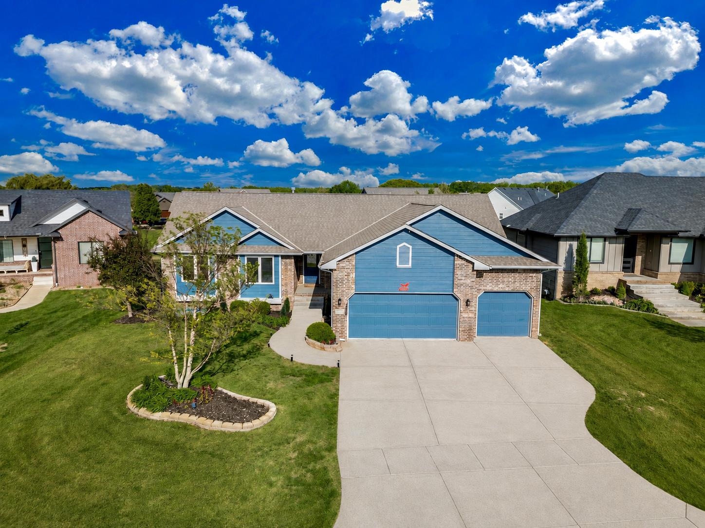 4835 N Emerald Property Photo 1