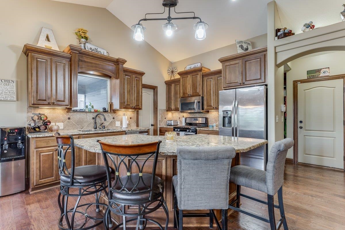 4835 N Emerald Property Photo 7