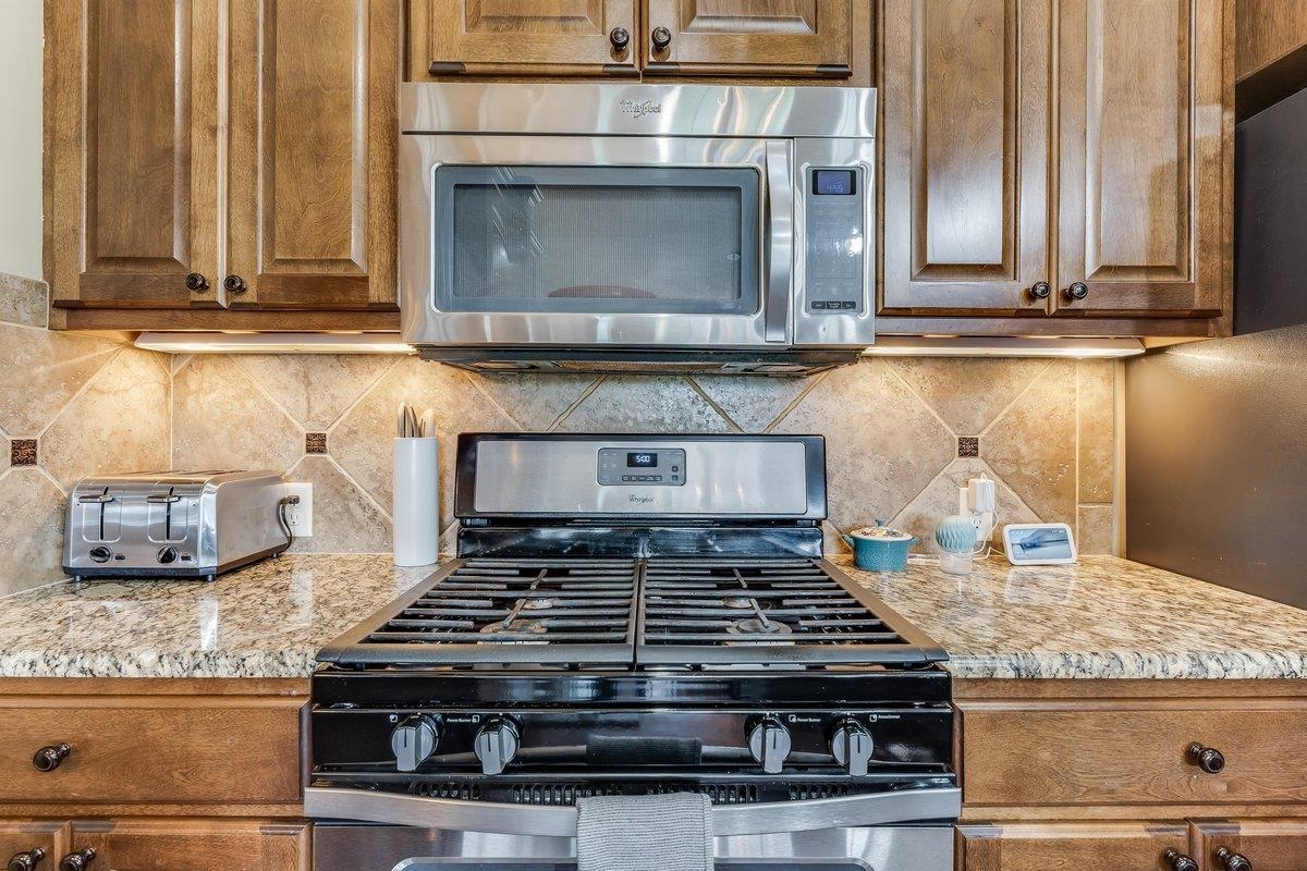 4835 N Emerald Property Photo 9