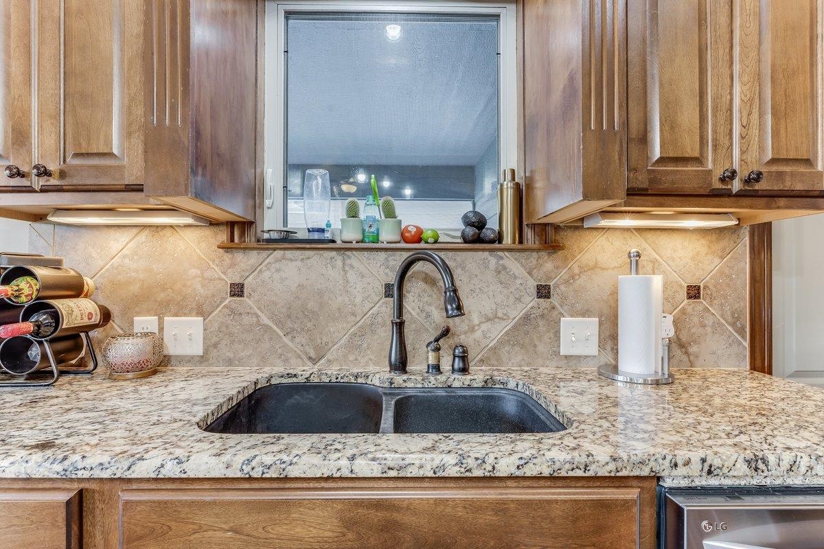 4835 N Emerald Property Photo 10