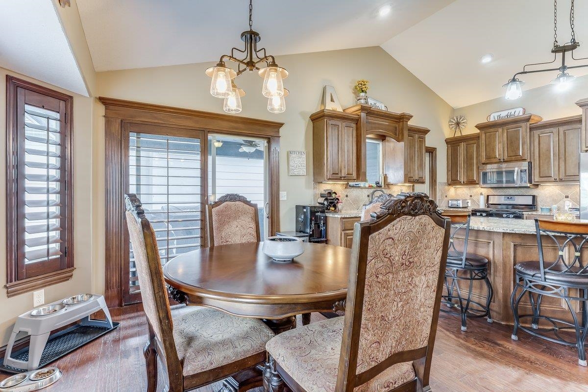 4835 N Emerald Property Photo 11