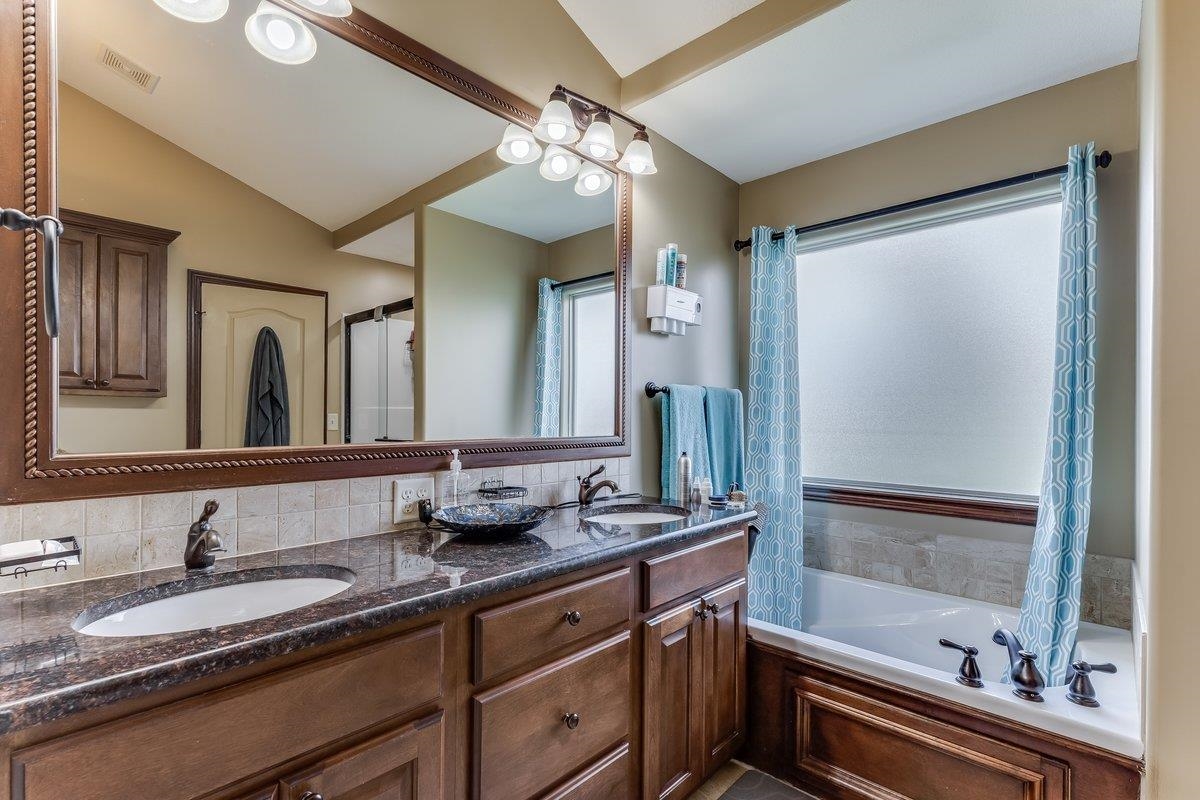 4835 N Emerald Property Photo 15