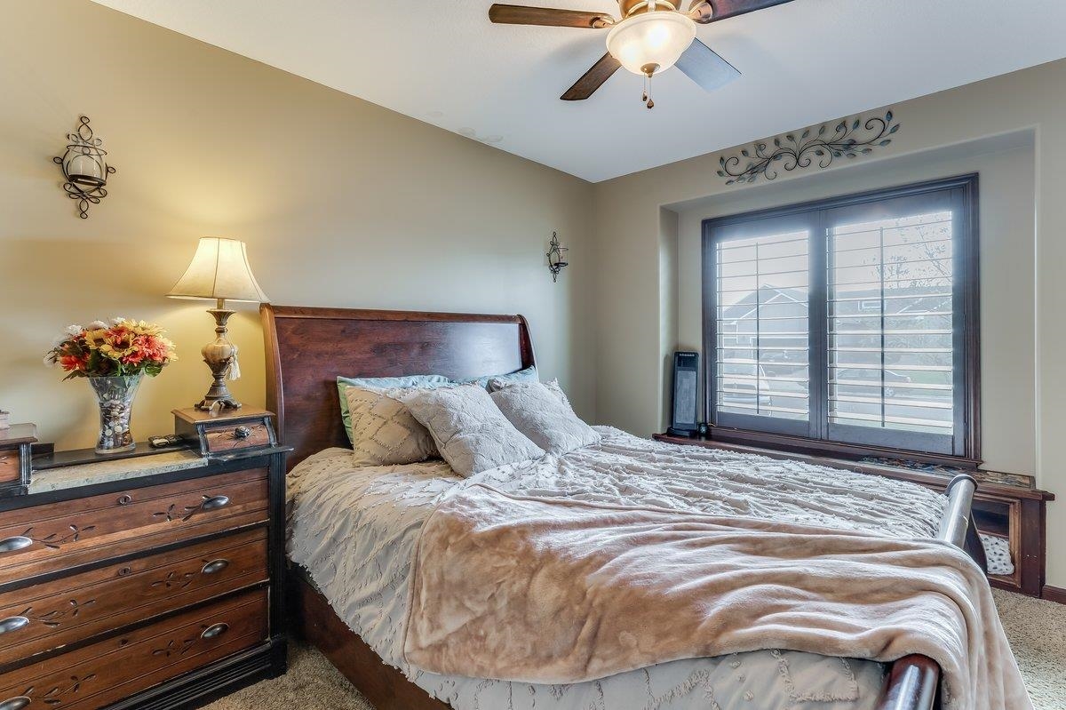 4835 N Emerald Property Photo 17