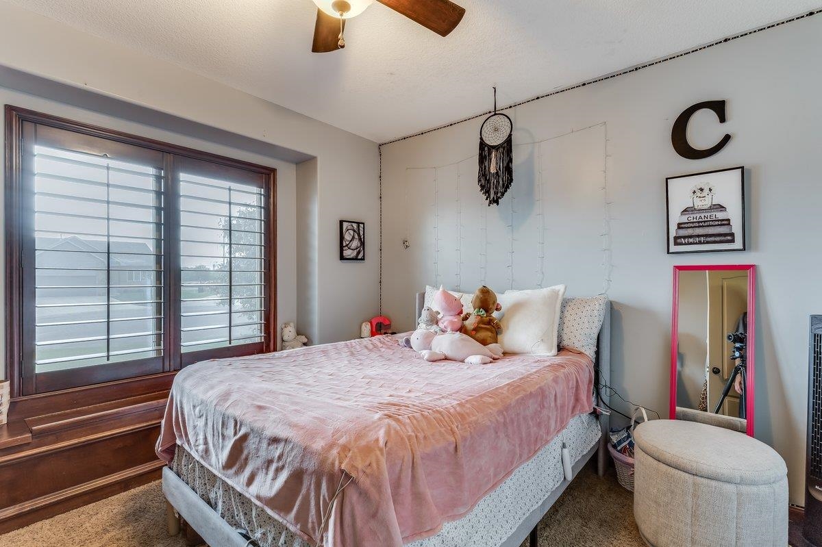 4835 N Emerald Property Photo 18