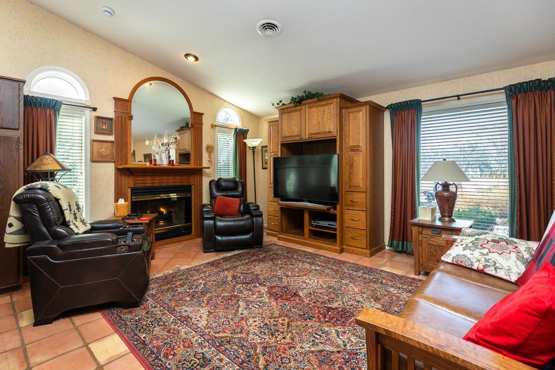 2282 Camp Rd. Property Photo 4