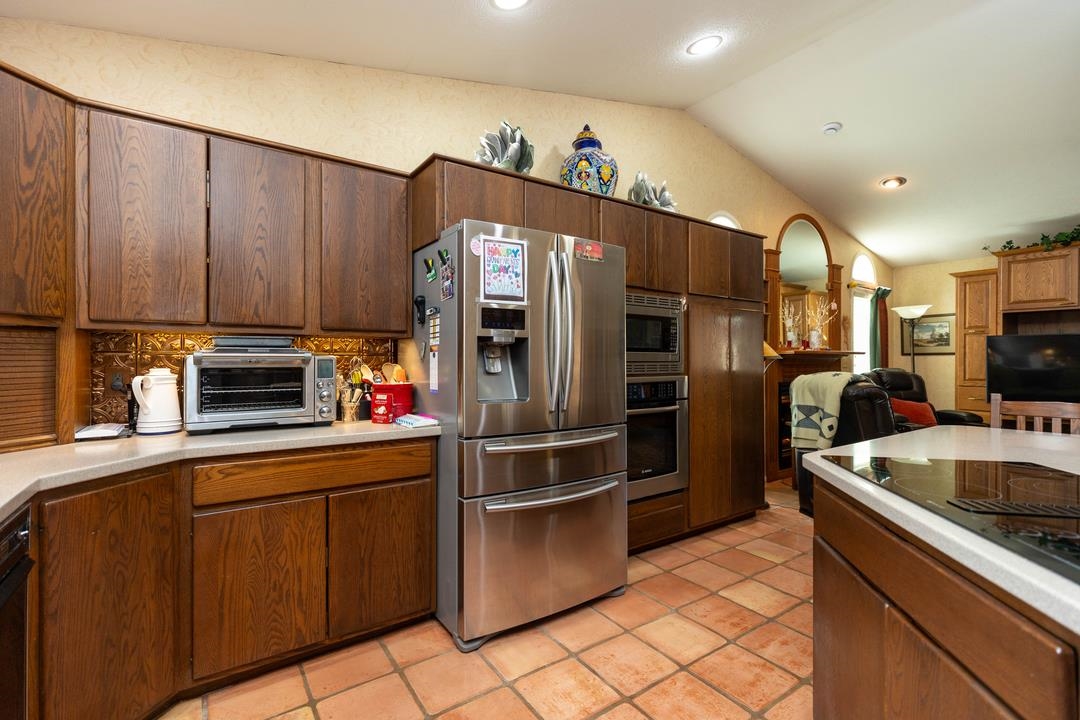 2282 Camp Rd. Property Photo 5