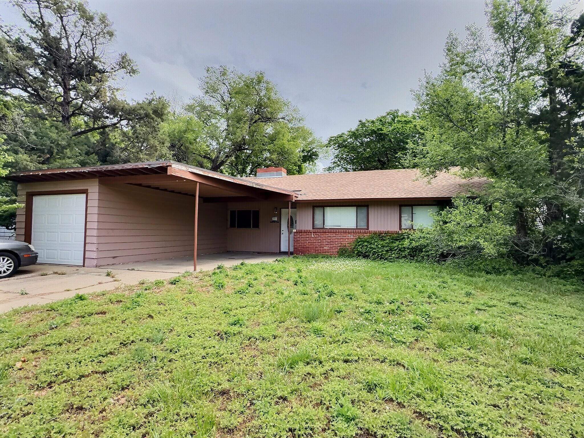 1528 N Yale Blvd Property Photo 1