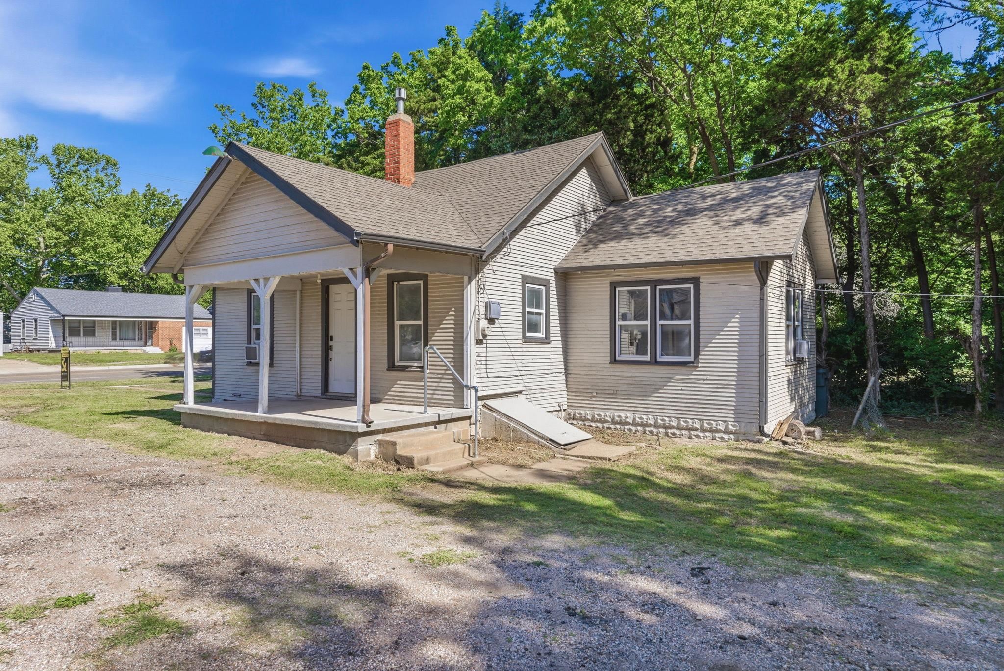 1204 N Oliver Ave Property Photo 6