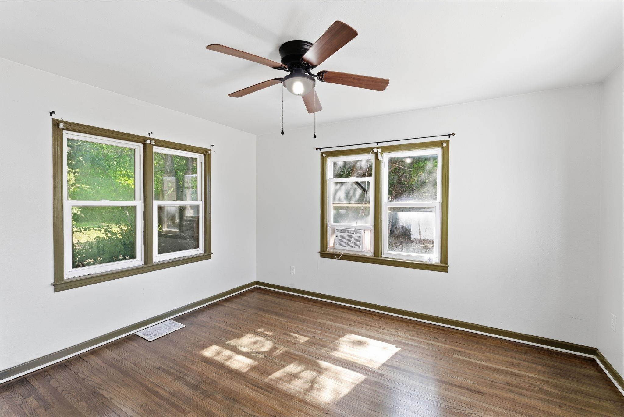 1204 N Oliver Ave Property Photo 20