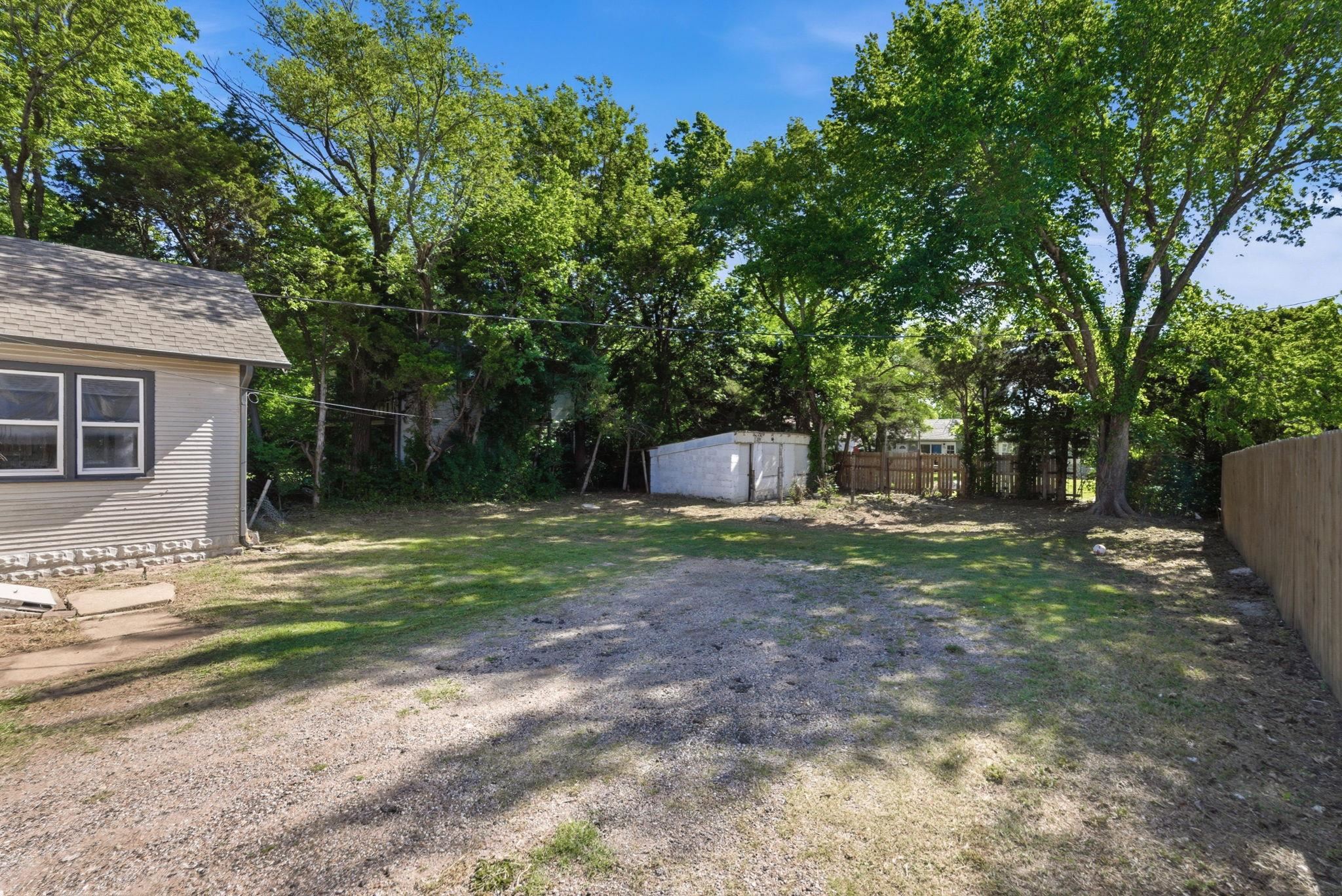 1204 N Oliver Ave Property Photo 24