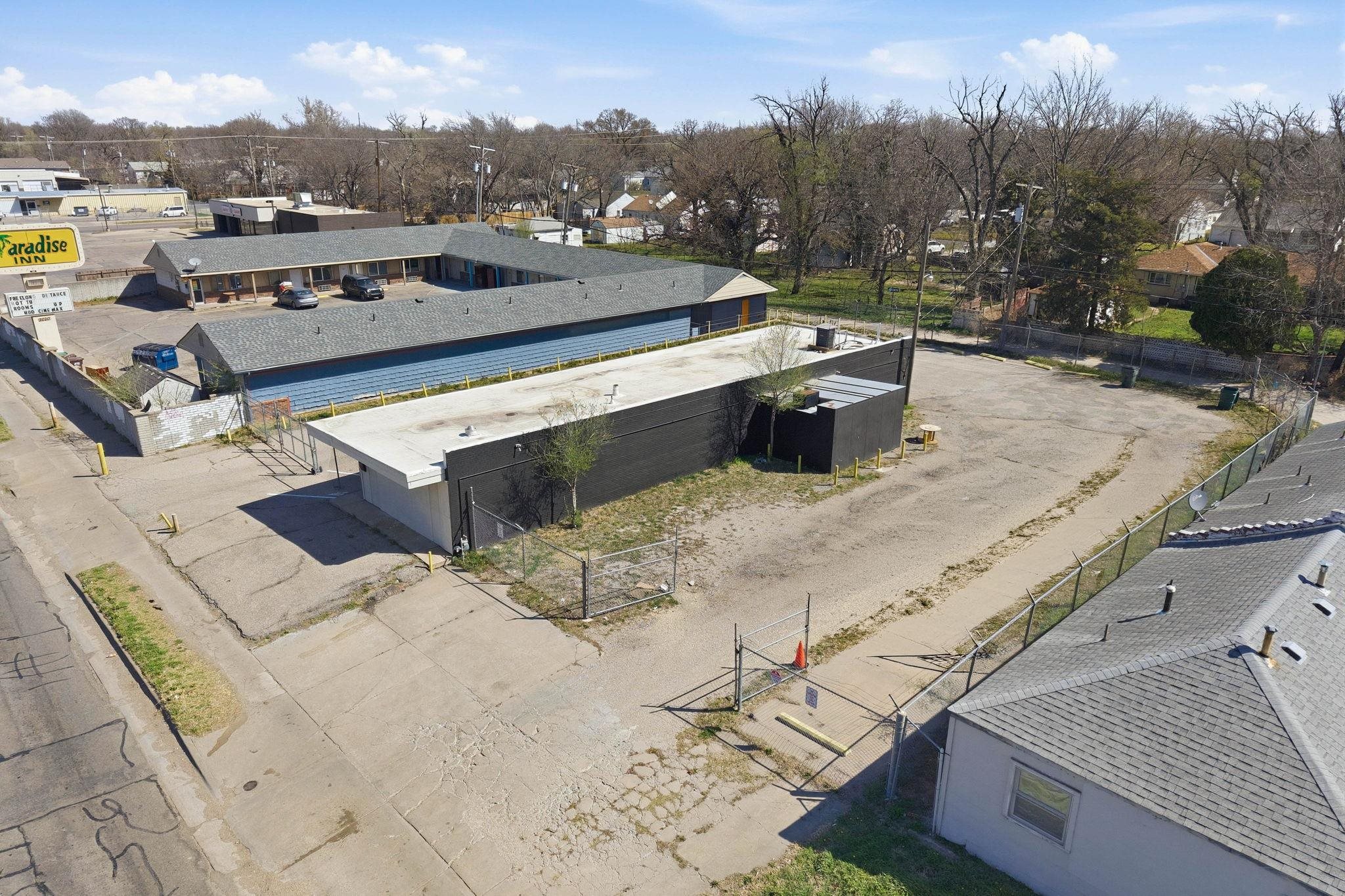 2032 S Broadway Property Photo 3