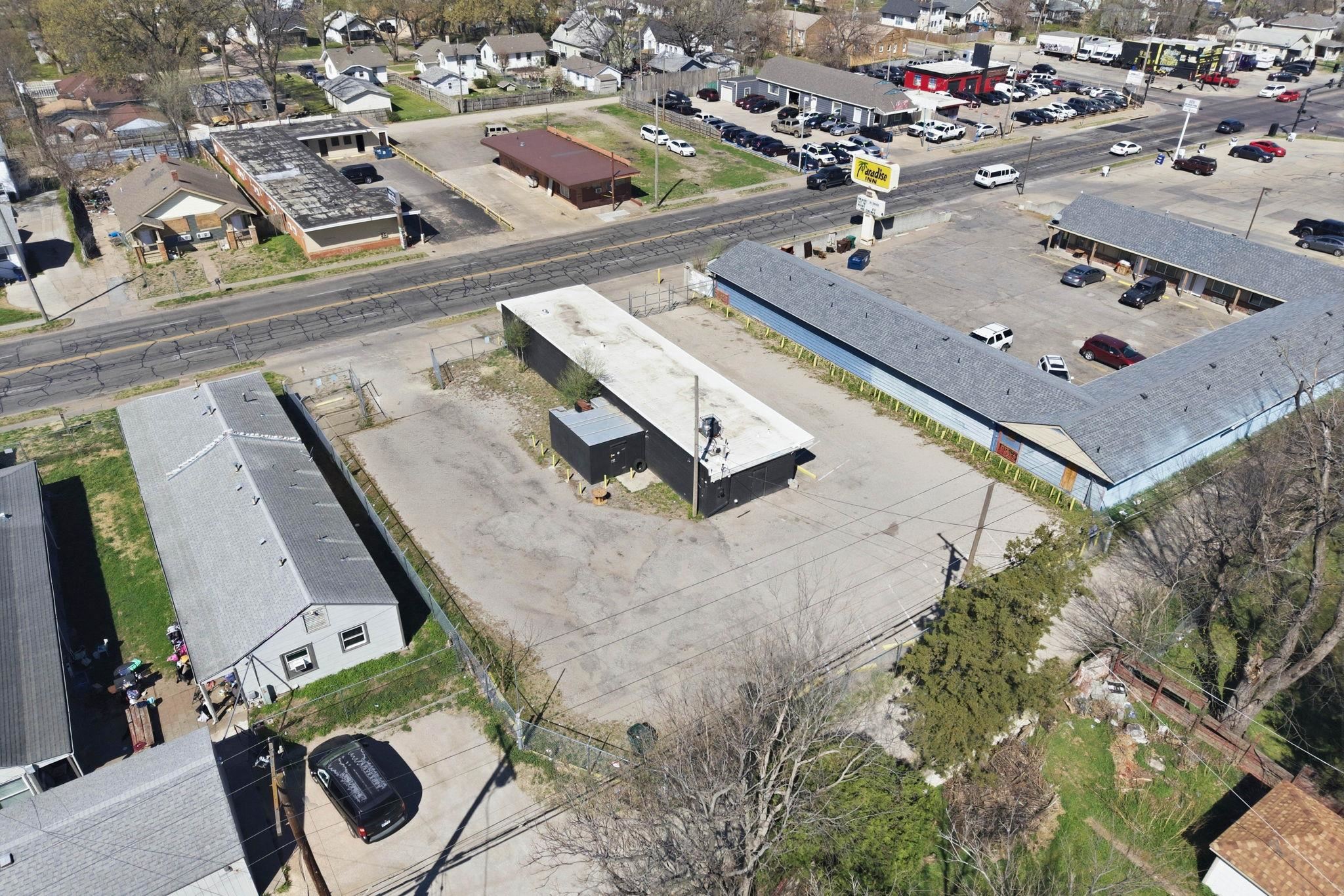 2032 S Broadway Property Photo 4