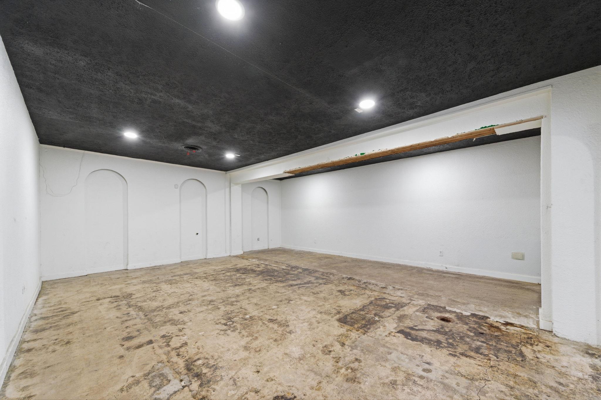 2032 S Broadway Property Photo 11