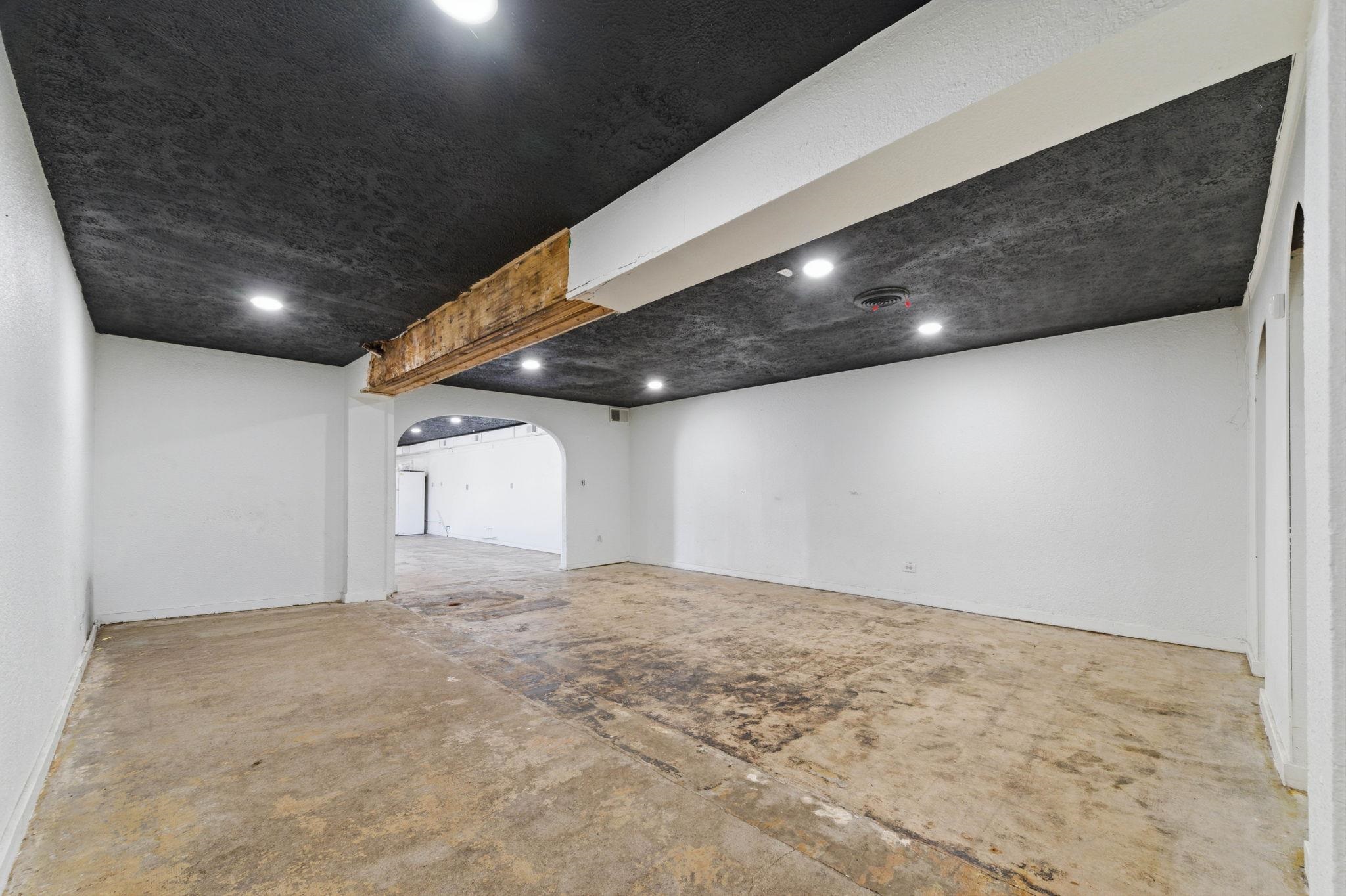 2032 S Broadway Property Photo 12