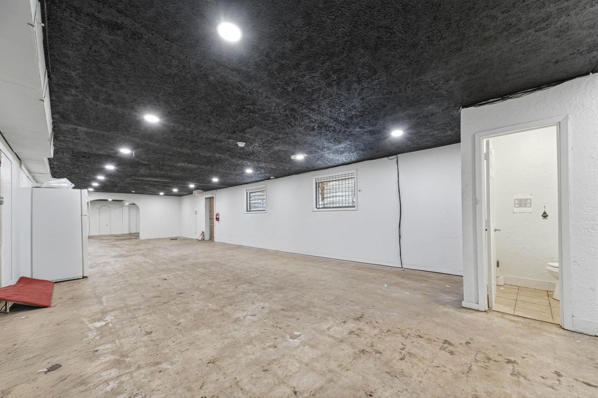 2032 S Broadway Property Photo 13