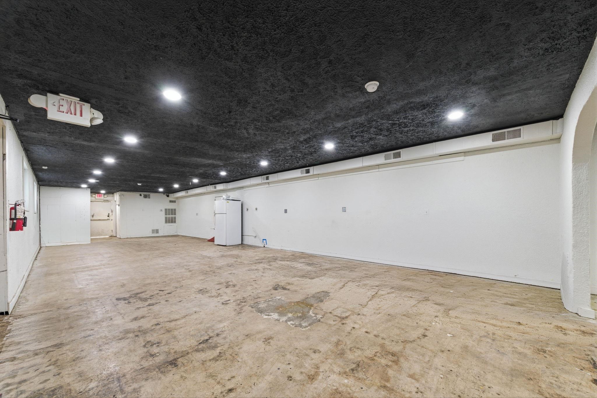 2032 S Broadway Property Photo 15