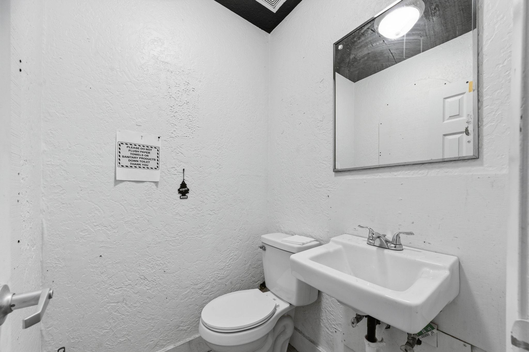 2032 S Broadway Property Photo 18