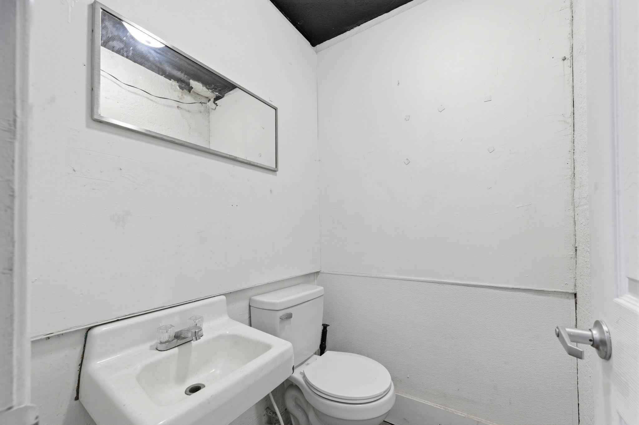 2032 S Broadway Property Photo 19