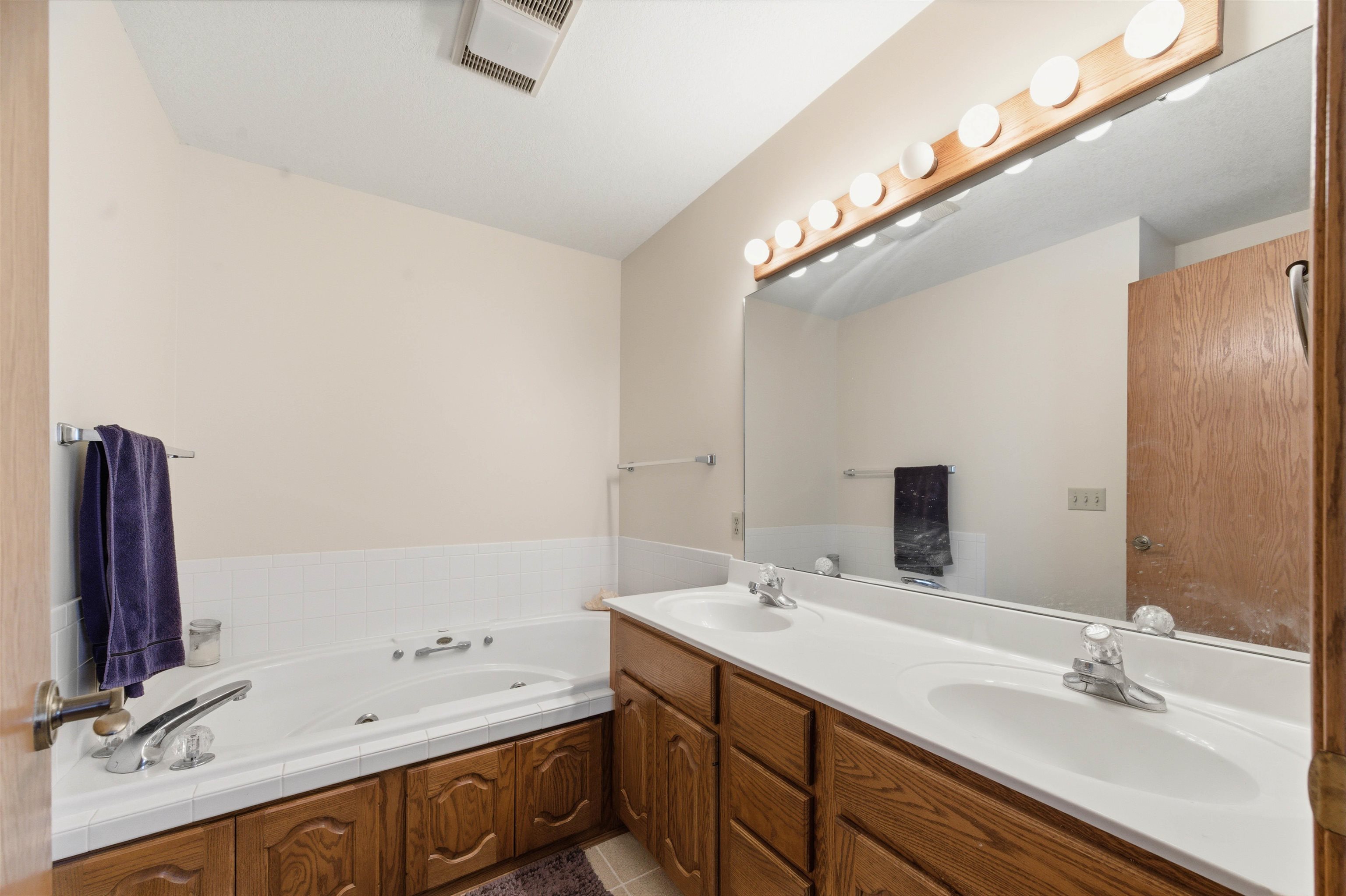 1216 S Chestnut St. Property Photo 16