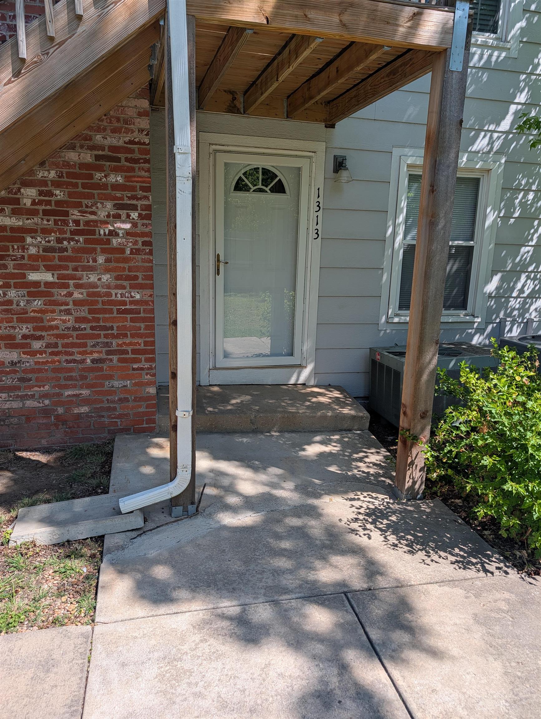 1717 S Cypress Property Photo 1
