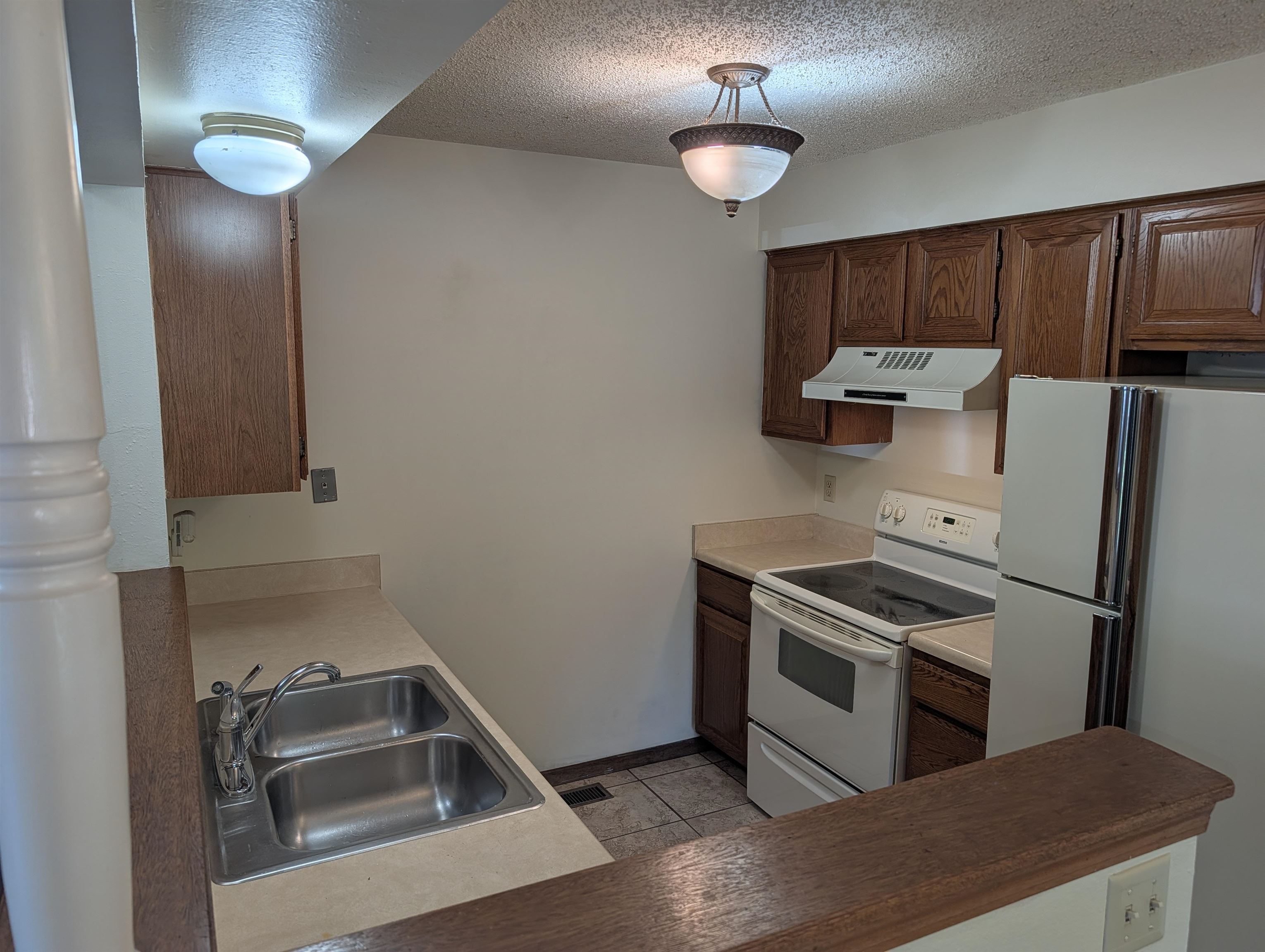 1717 S Cypress Property Photo 3