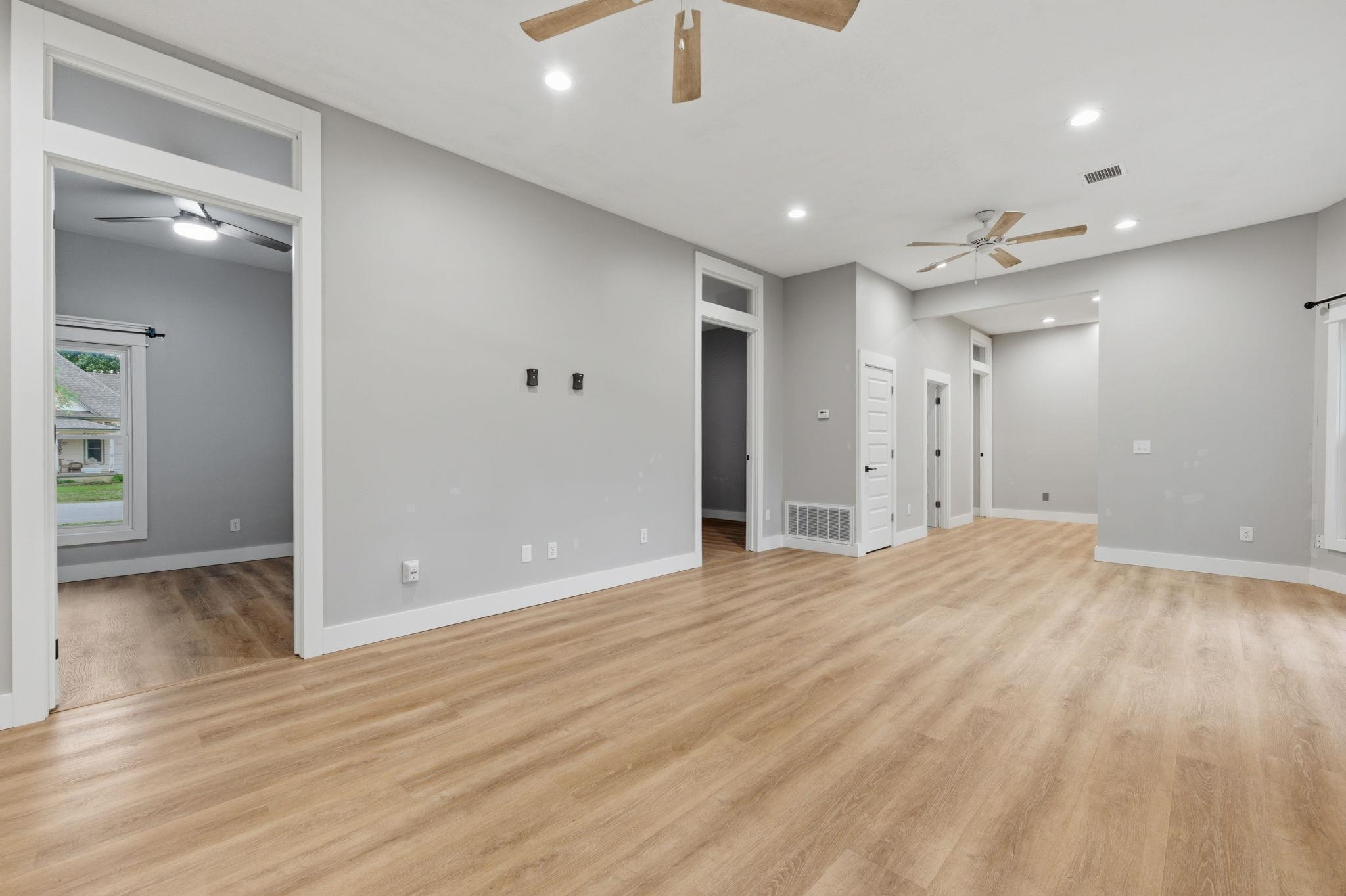 420 W 5th Property Photo 8