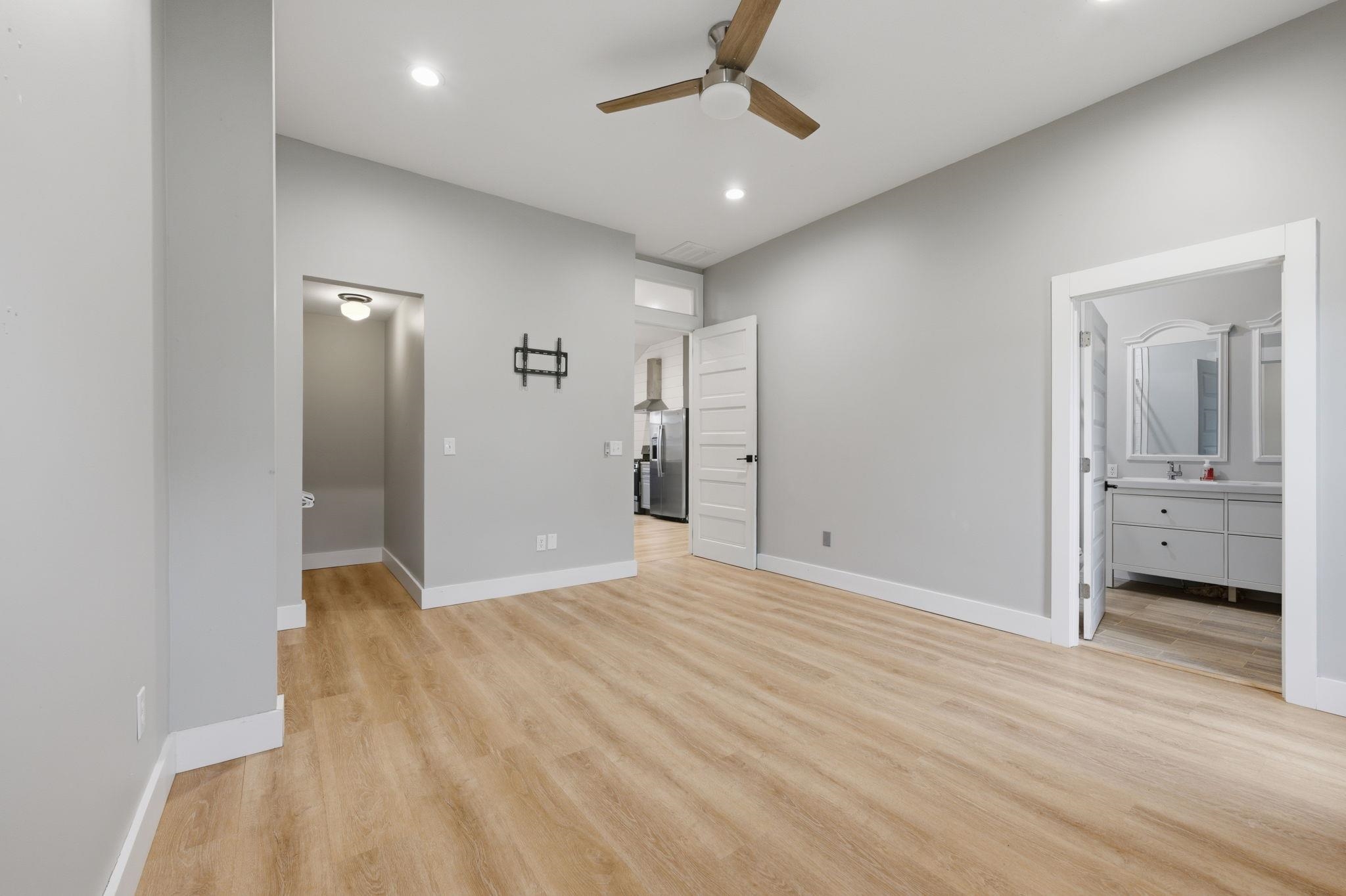420 W 5th Property Photo 23