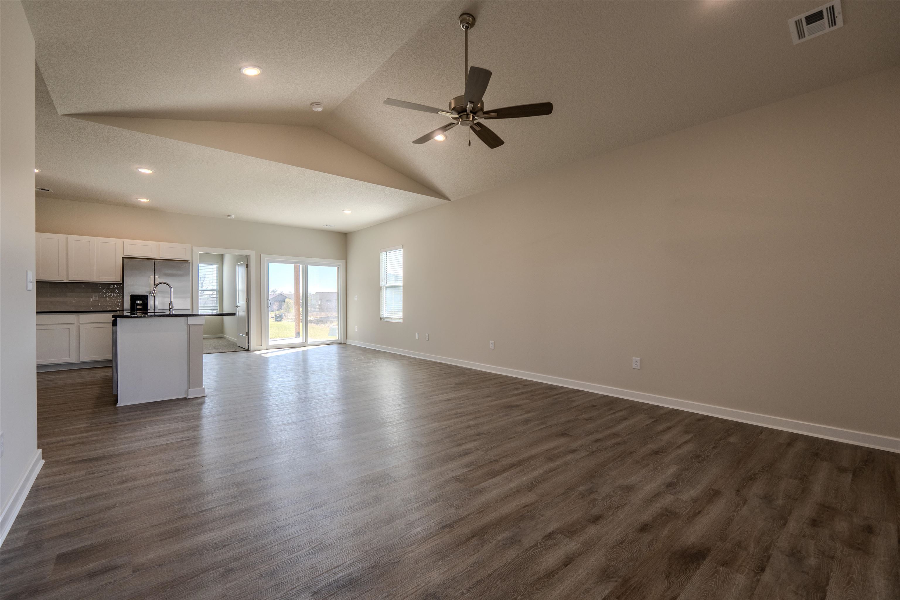2390 E Thunder Property Photo 6