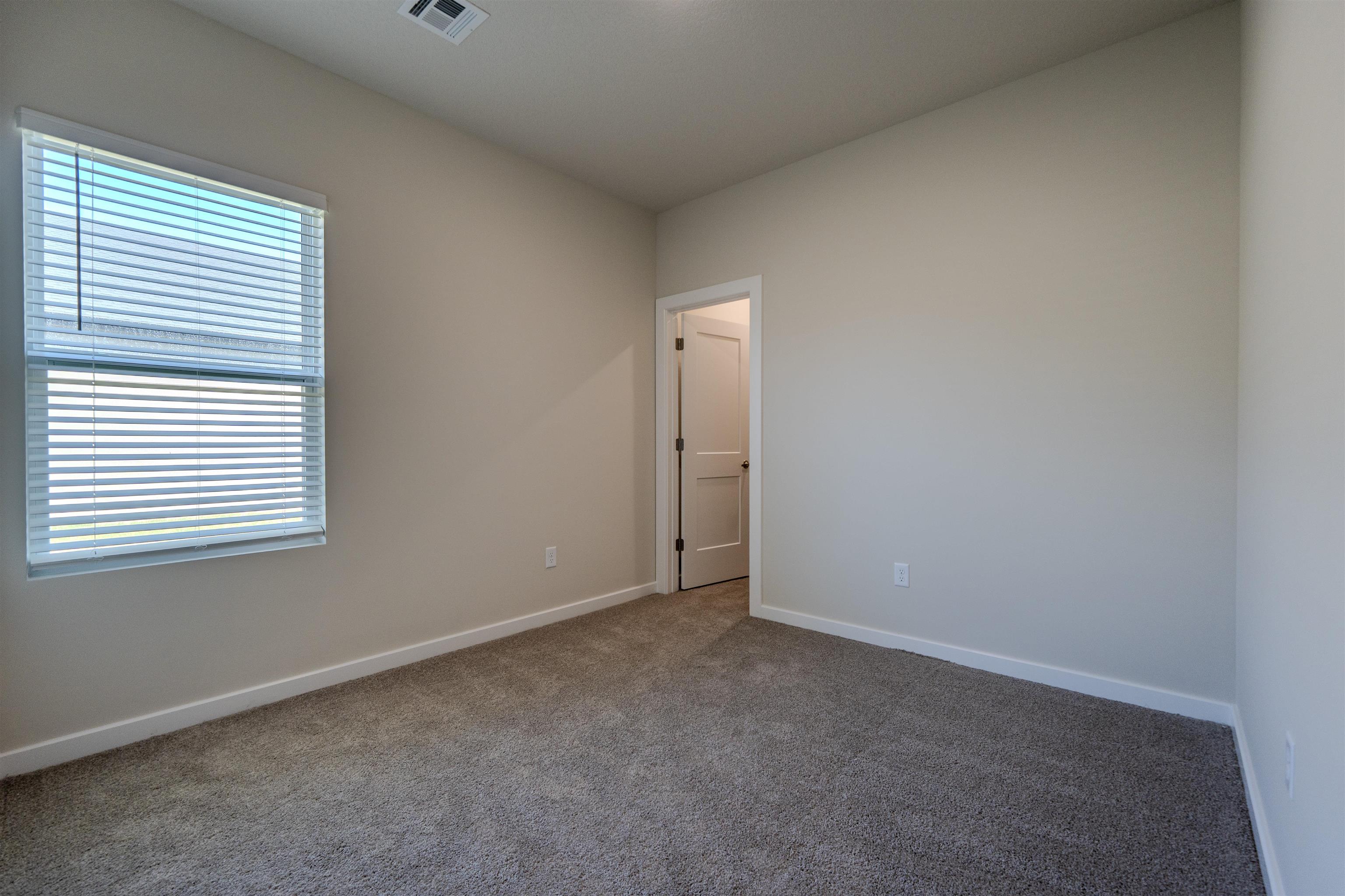 2390 E Thunder Property Photo 16