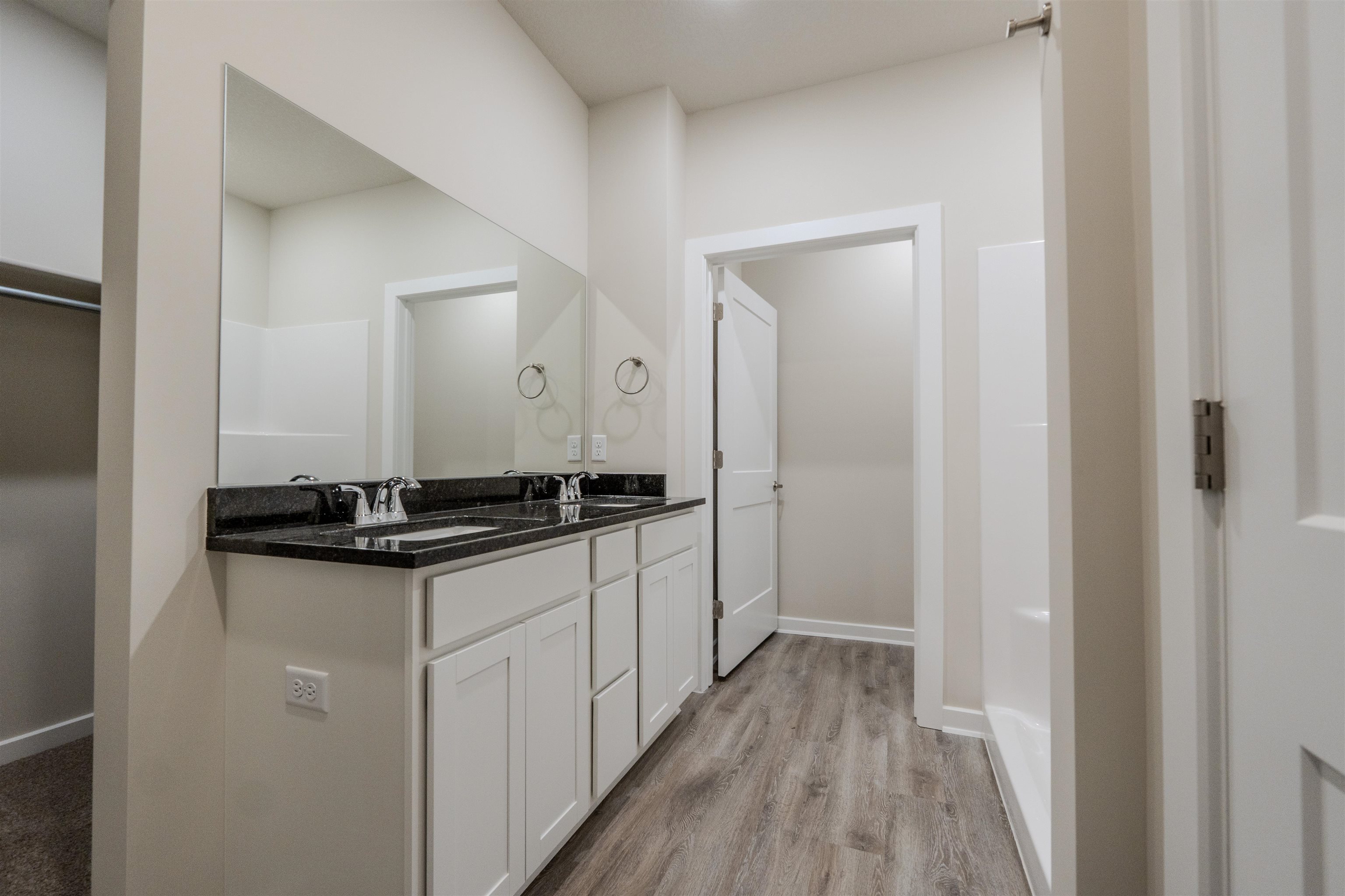 2390 E Thunder Property Photo 21