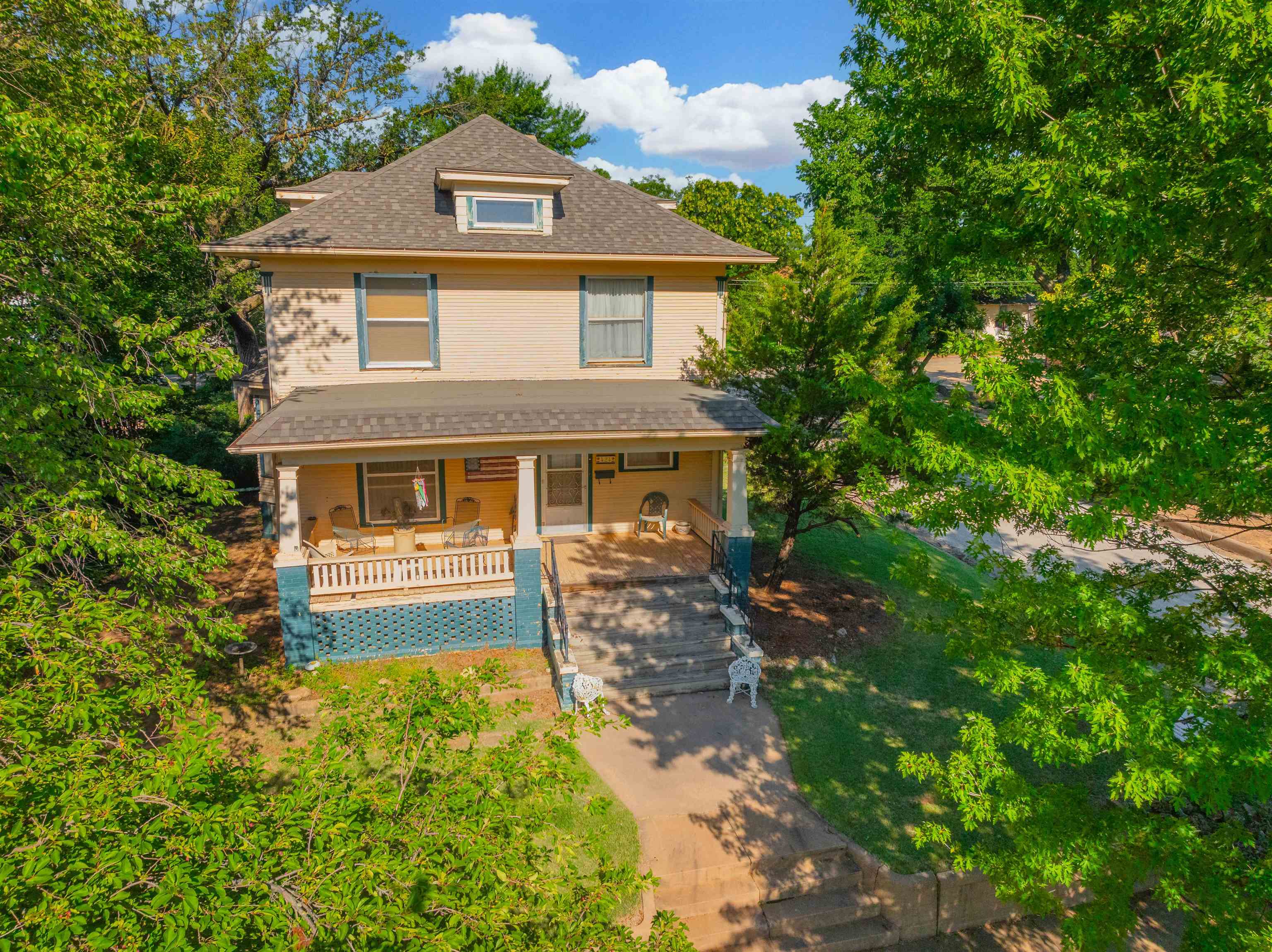 424 N Bluff Property Photo 36