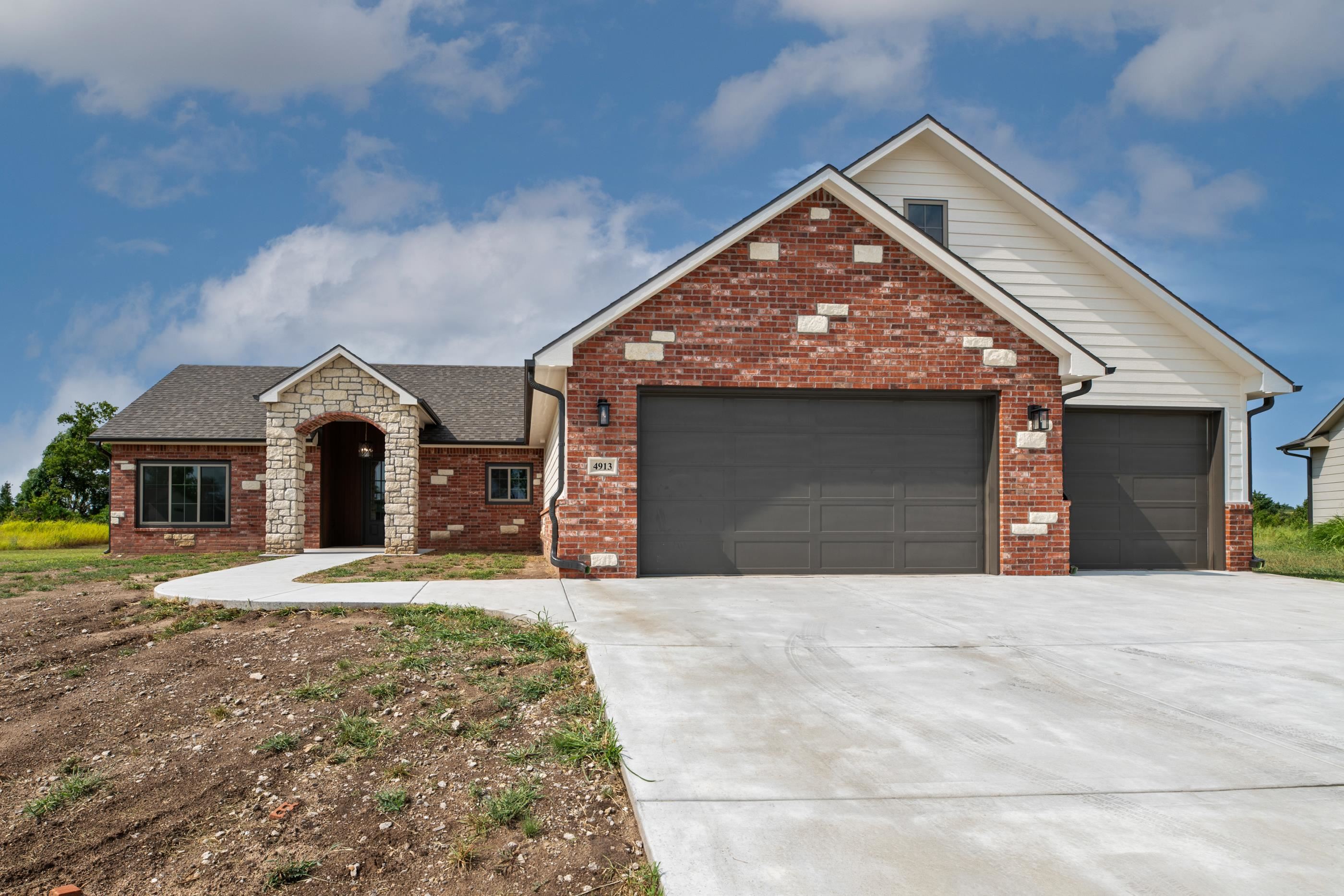 4913 W Calvert Property Photo 1
