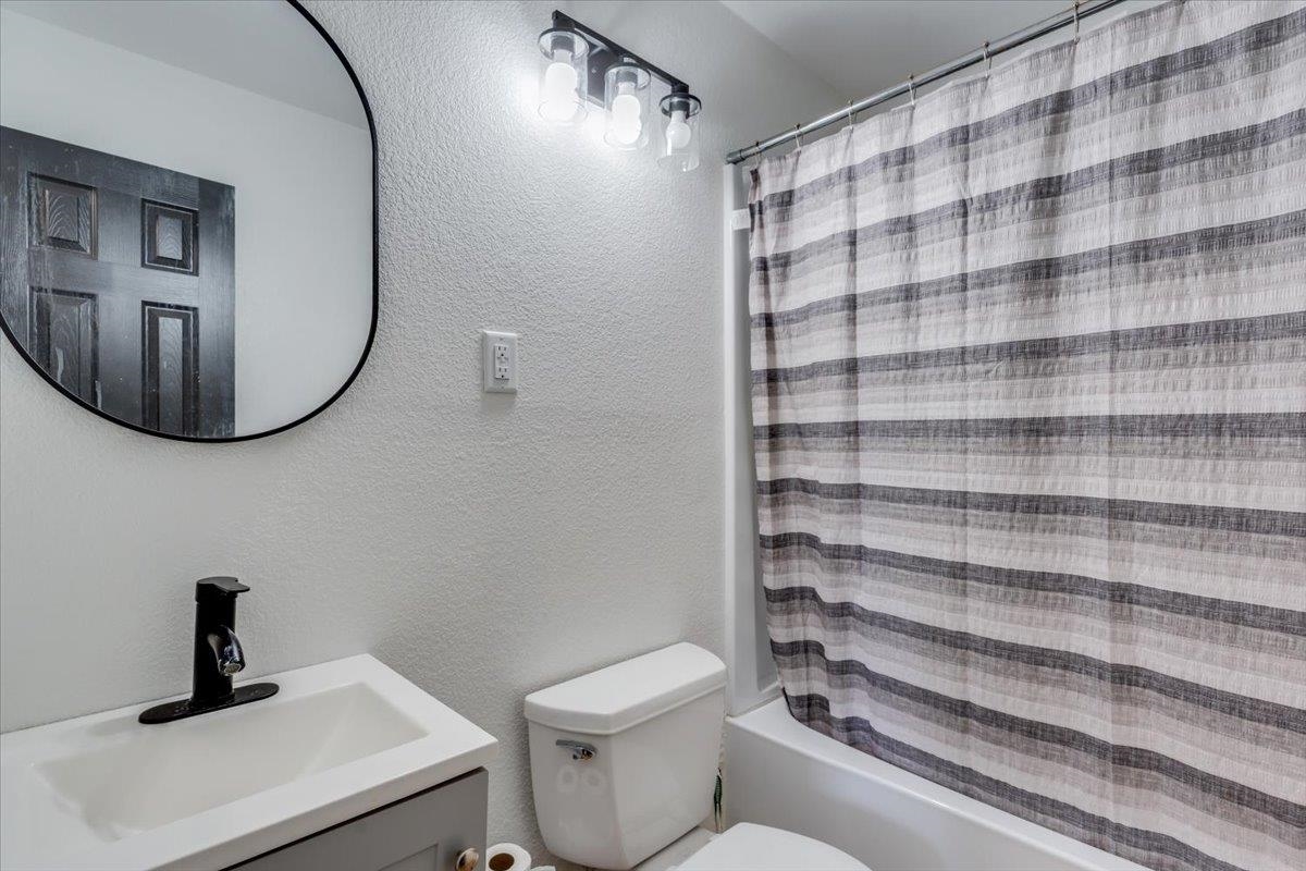 3238 S Edwards Property Photo 17