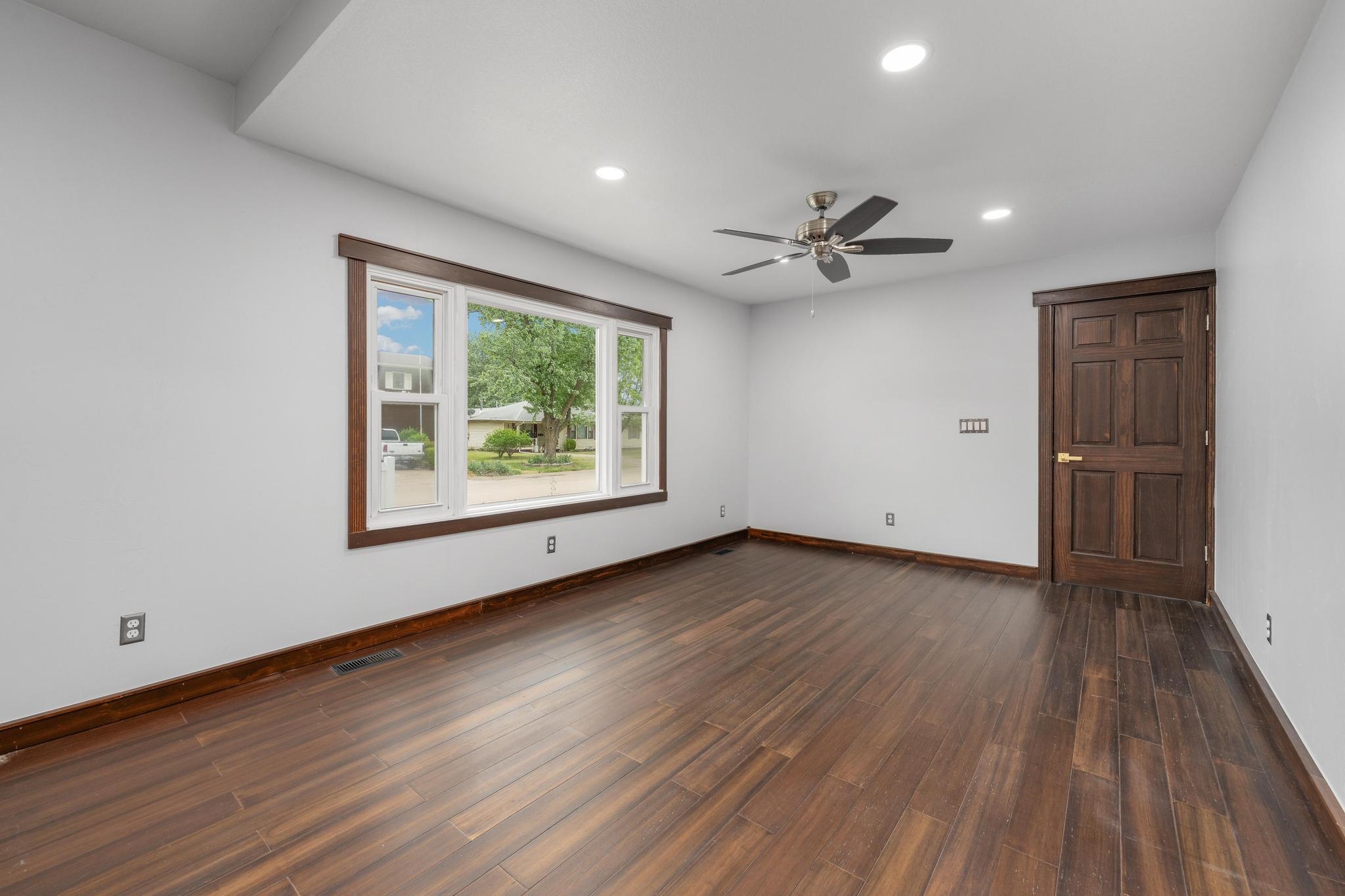 817 W Orchard Property Photo 7