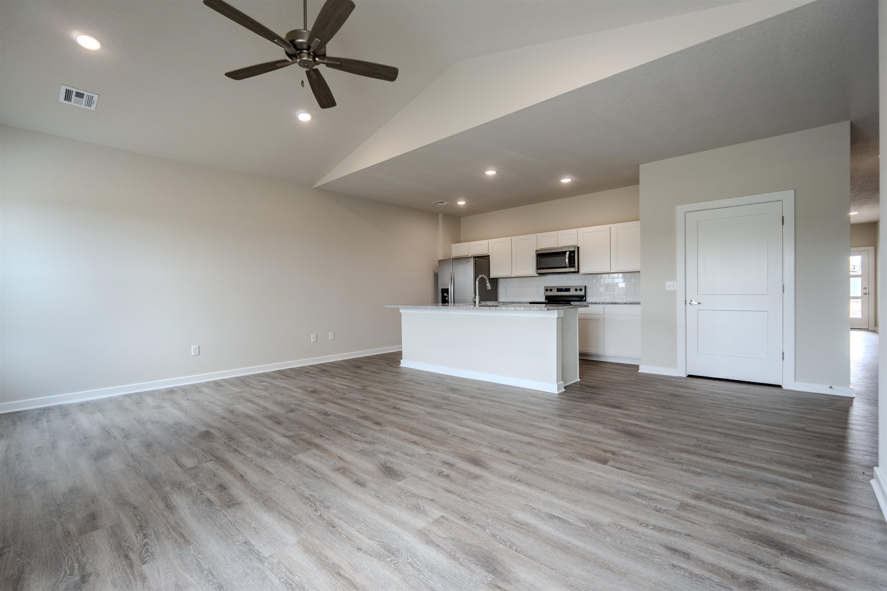 4905 N Spruce Property Photo 8