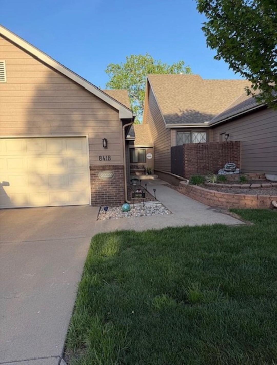 841b Fairdale Rd. Property Photo 1