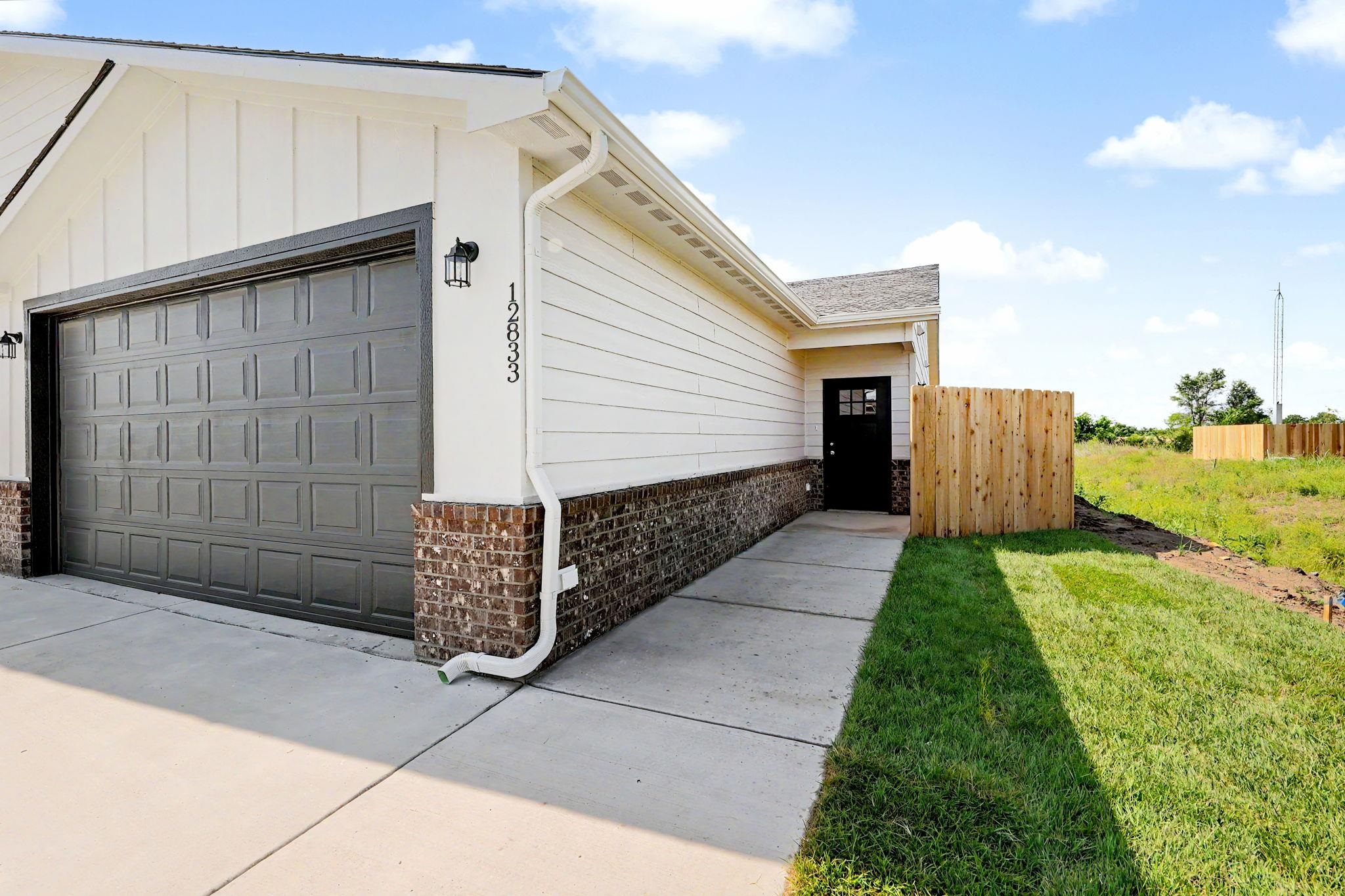 12833 W Red Rock St Property Photo 2