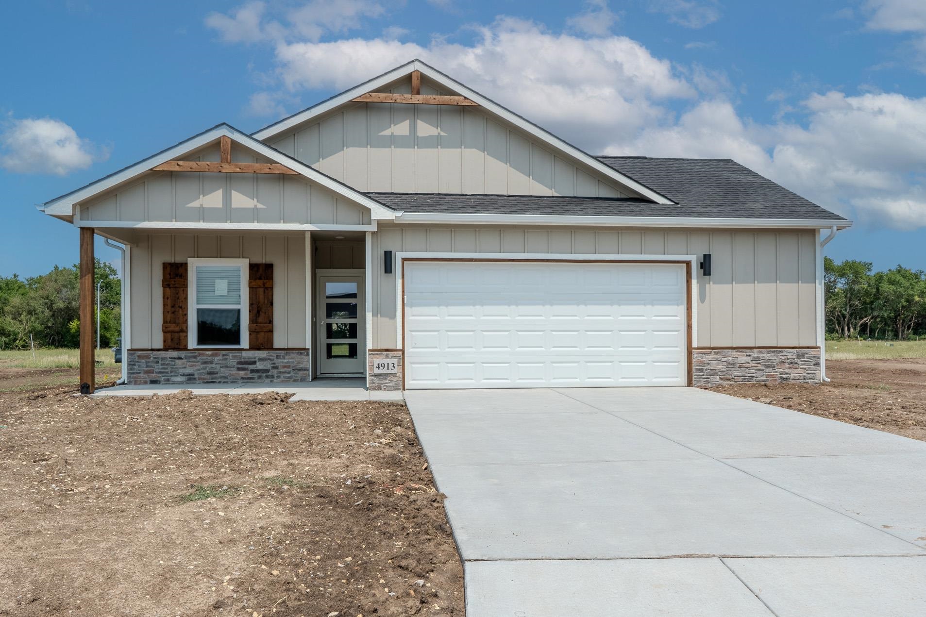 4913 N Spruce Property Photo 1