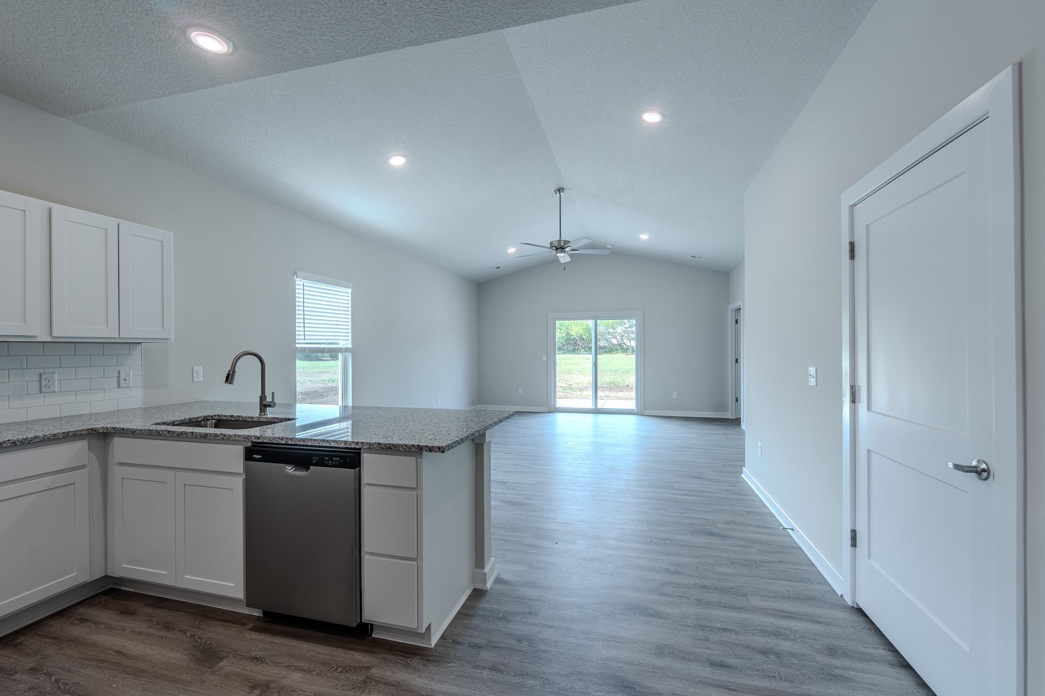 4913 N Spruce Property Photo 7