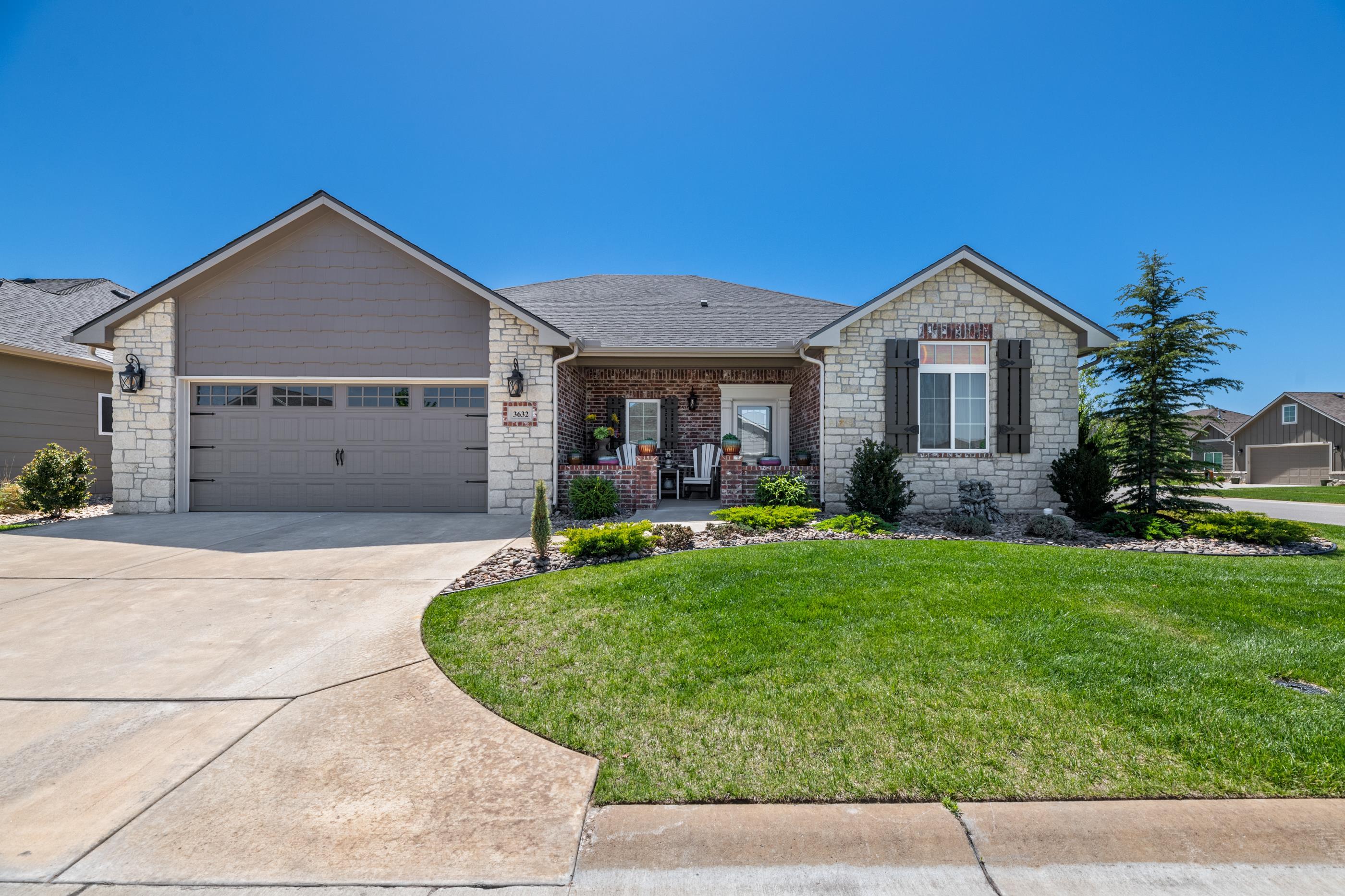 3632 N Lakeway Ct Property Photo 1