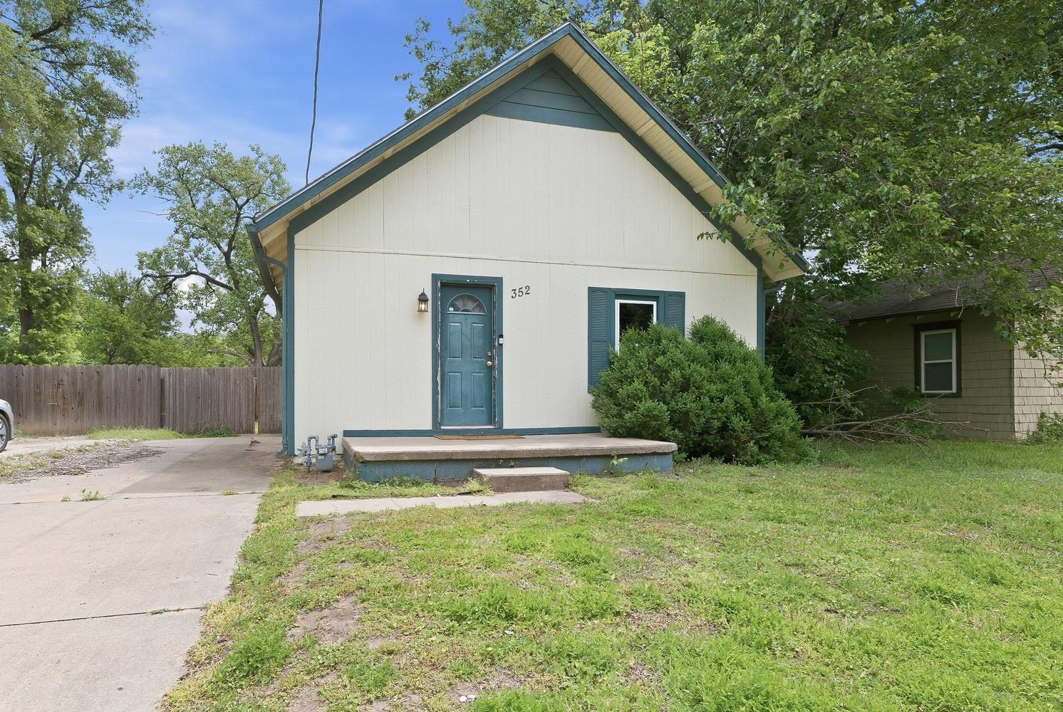 352 S Sheridan Property Photo 1