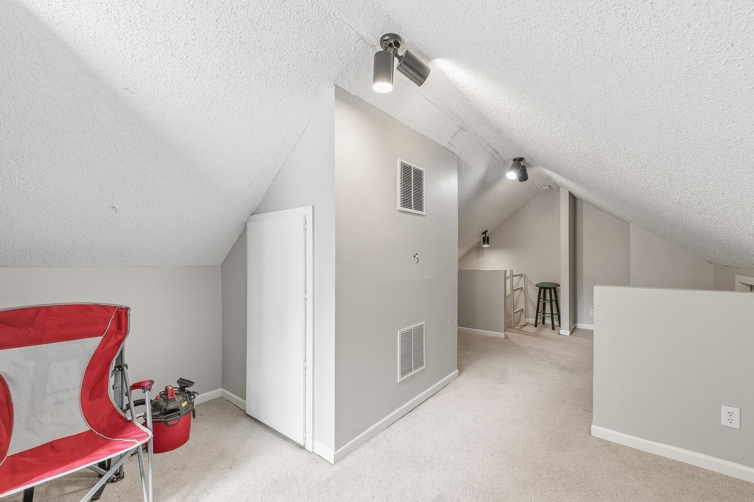 352 S Sheridan Property Photo 12