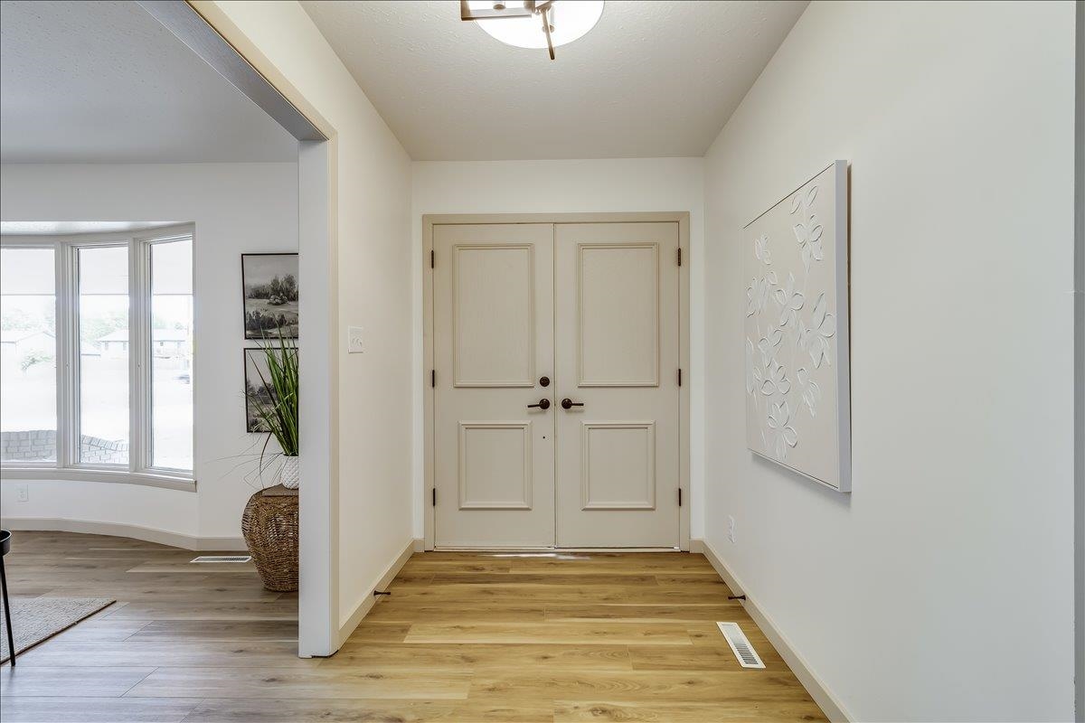 1611 N Rock Rd. Property Photo 4