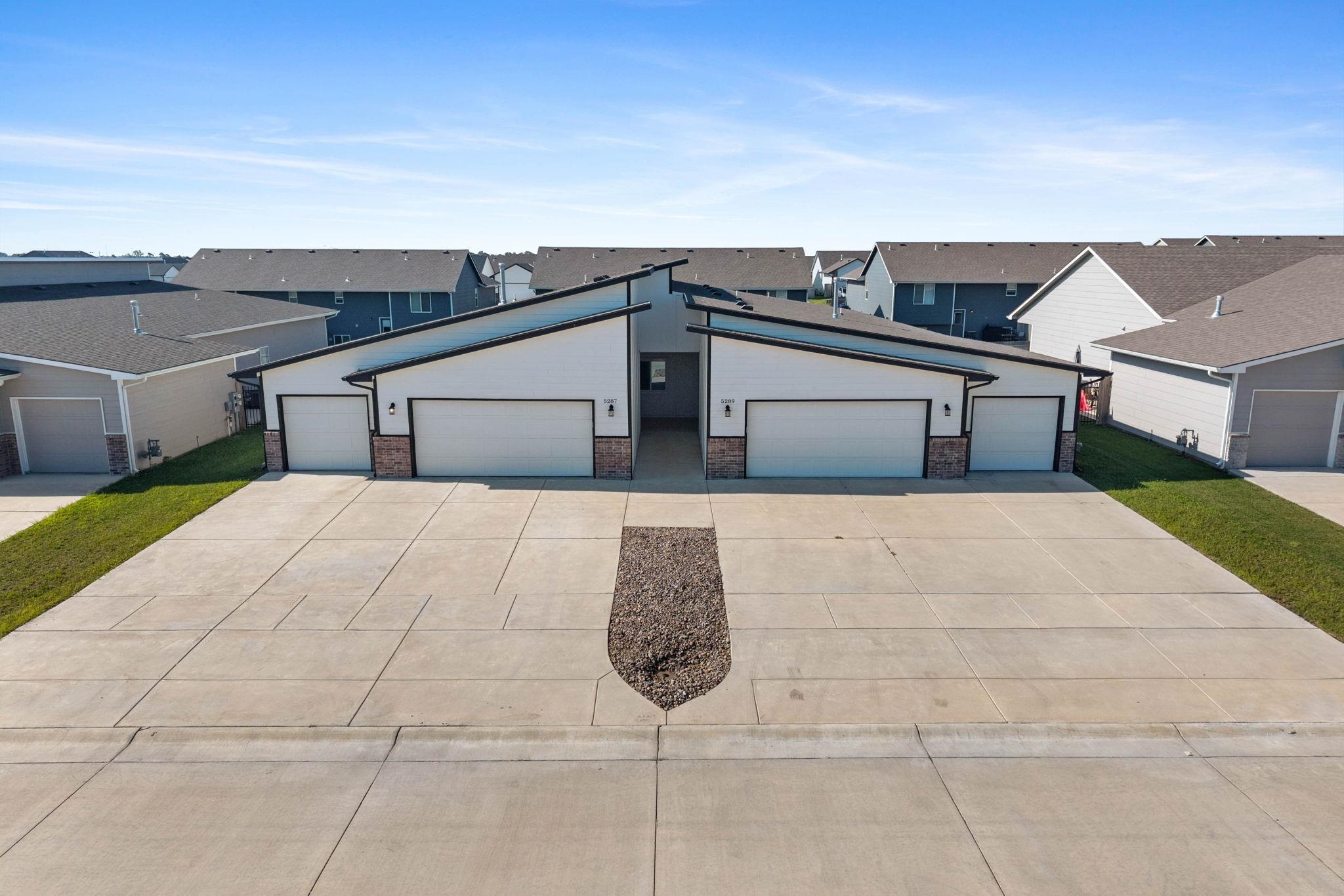 5287 N Toben Property Photo 1