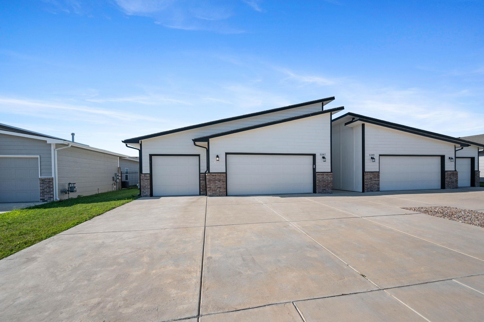 5287 N Toben Property Photo 2