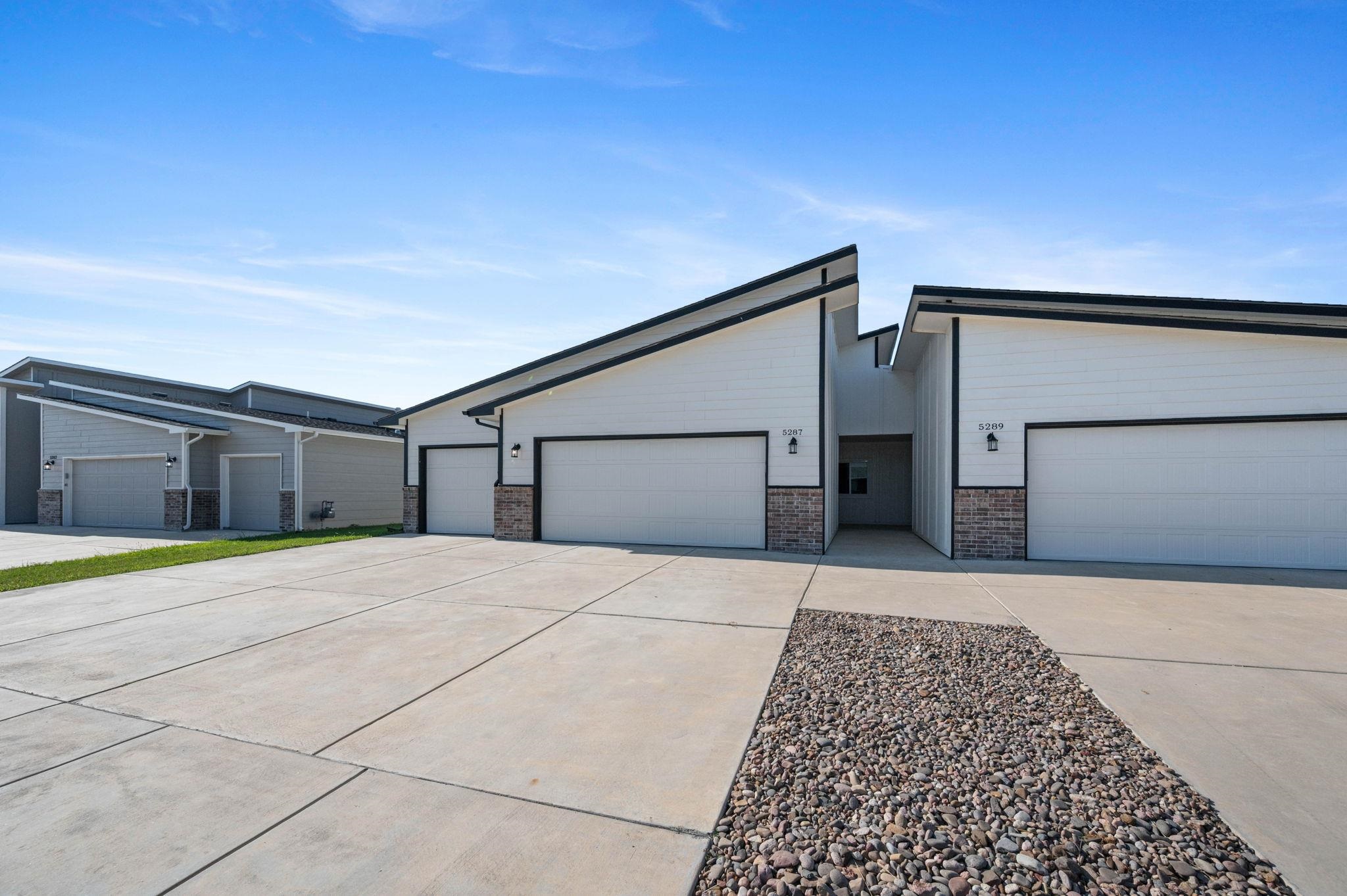 5287 N Toben Property Photo 3