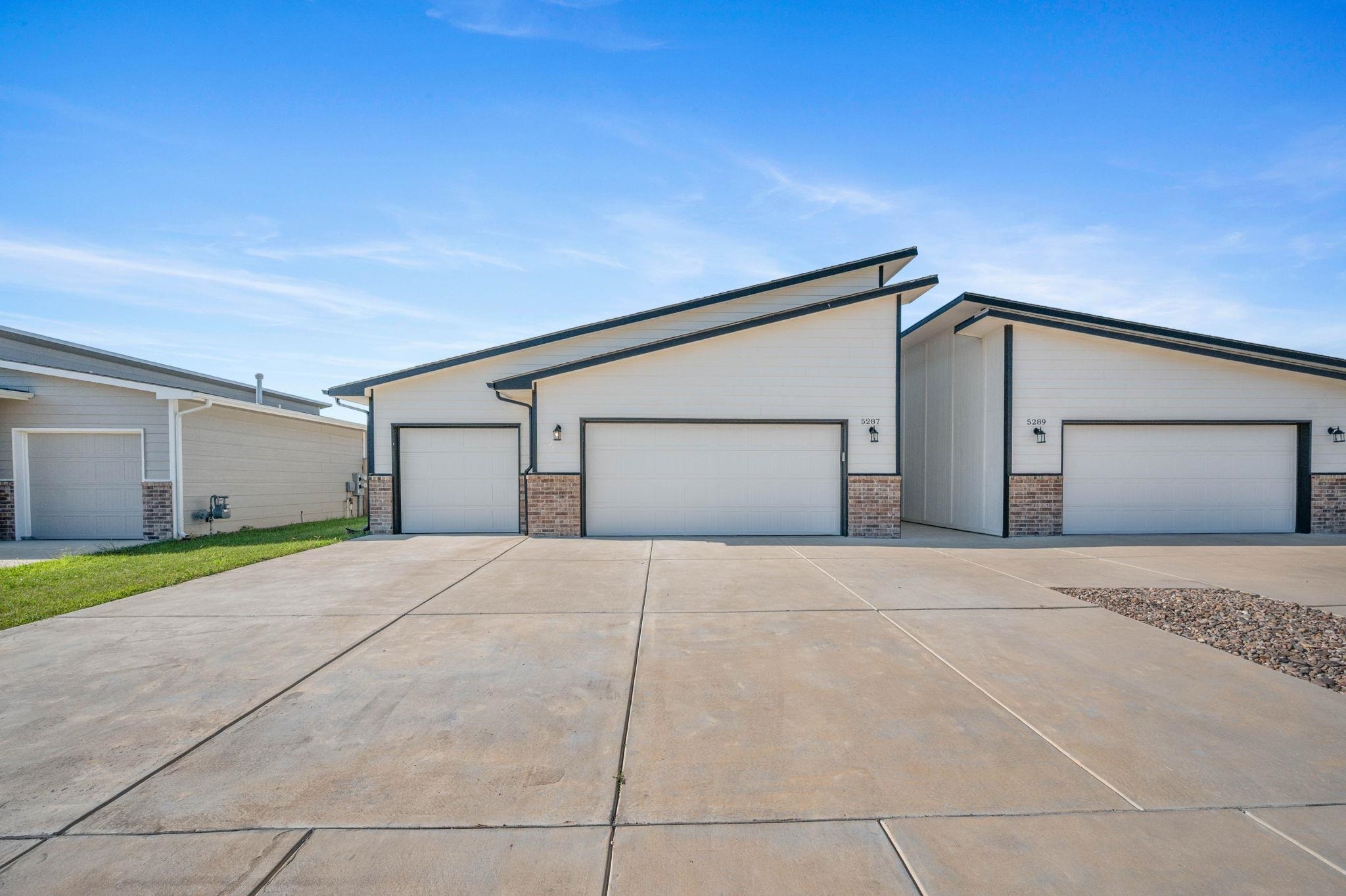 5287 N Toben Property Photo 4